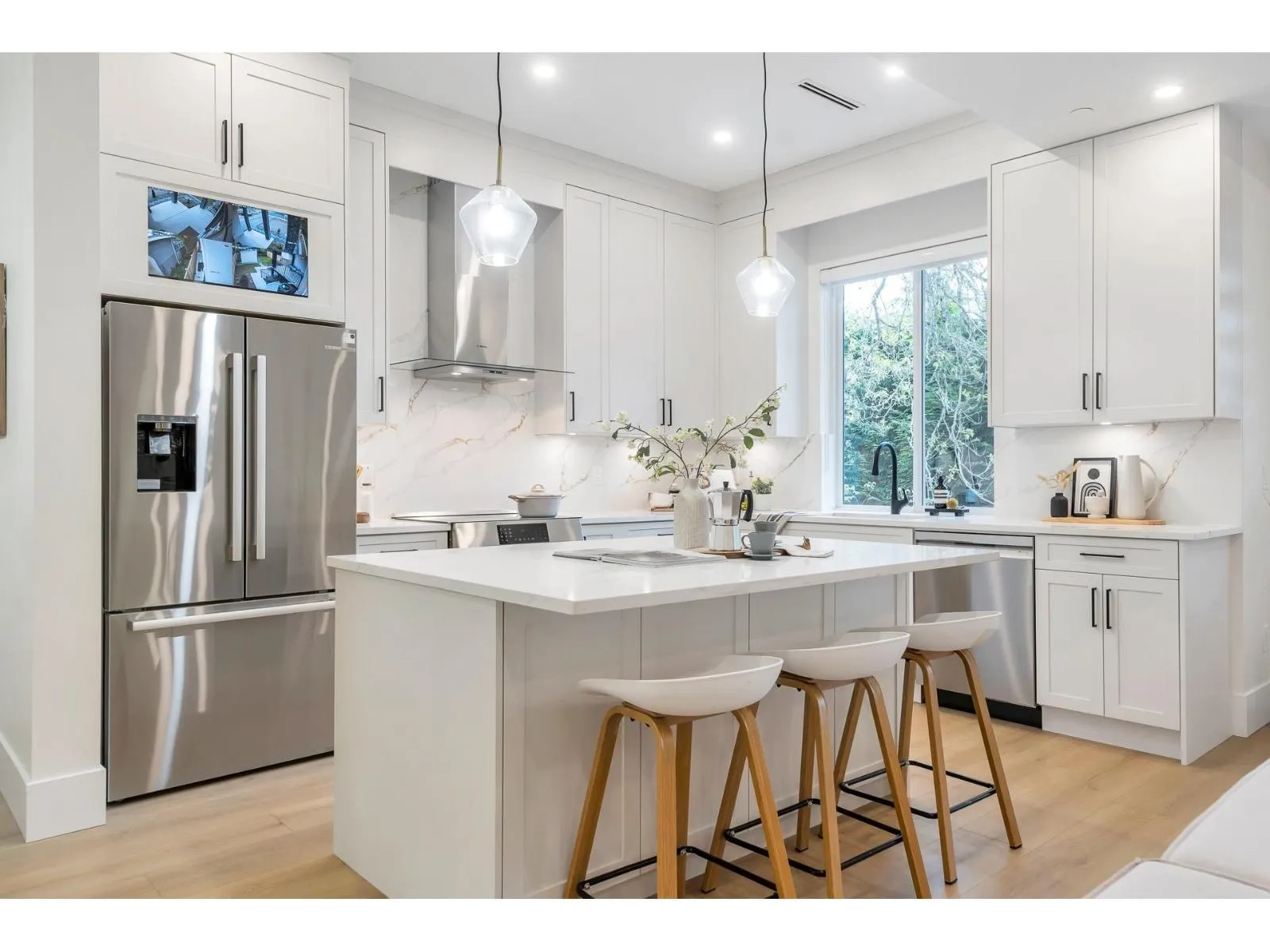 15570 Oxenham Avenue