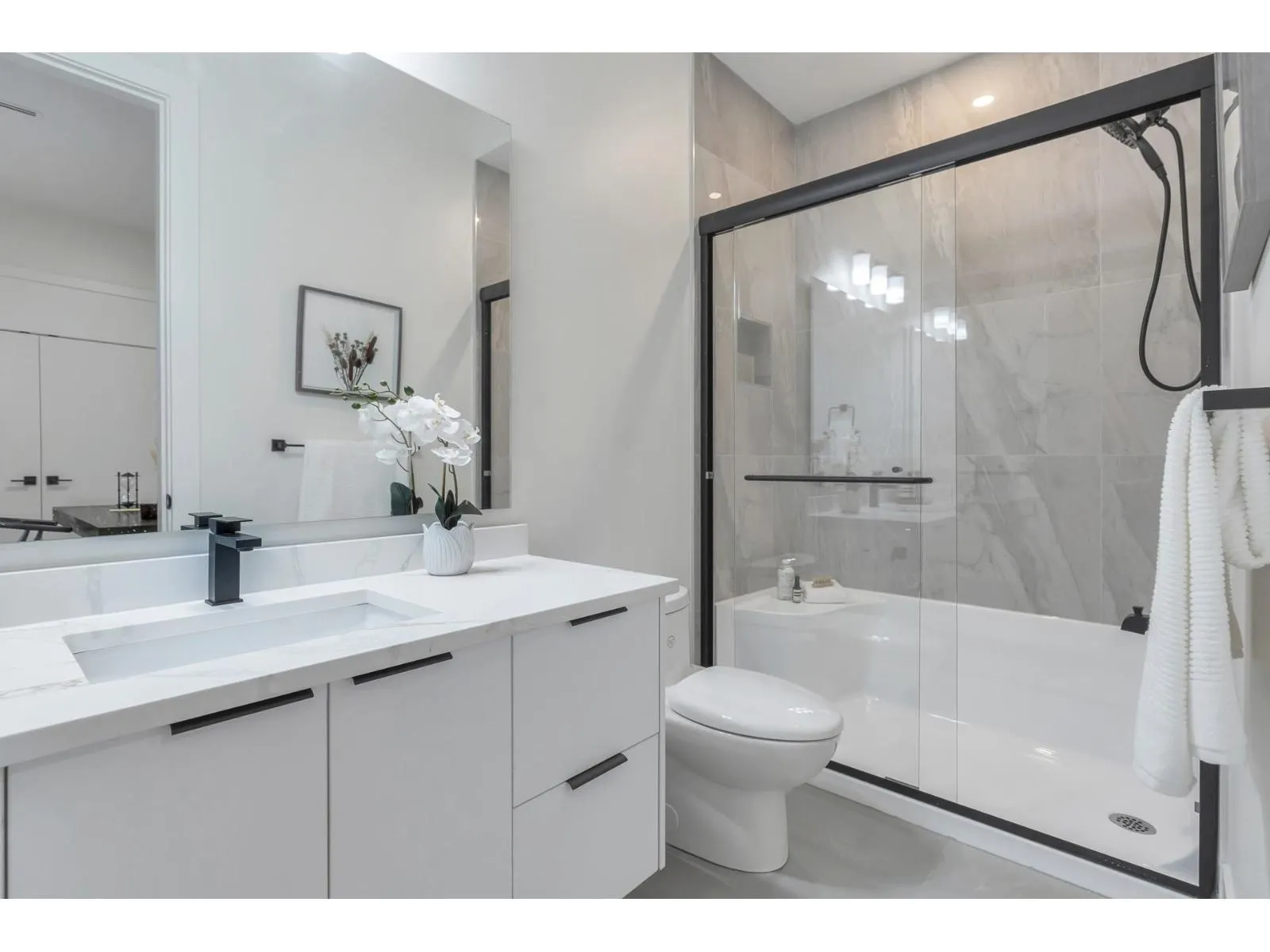 15570 Oxenham Avenue