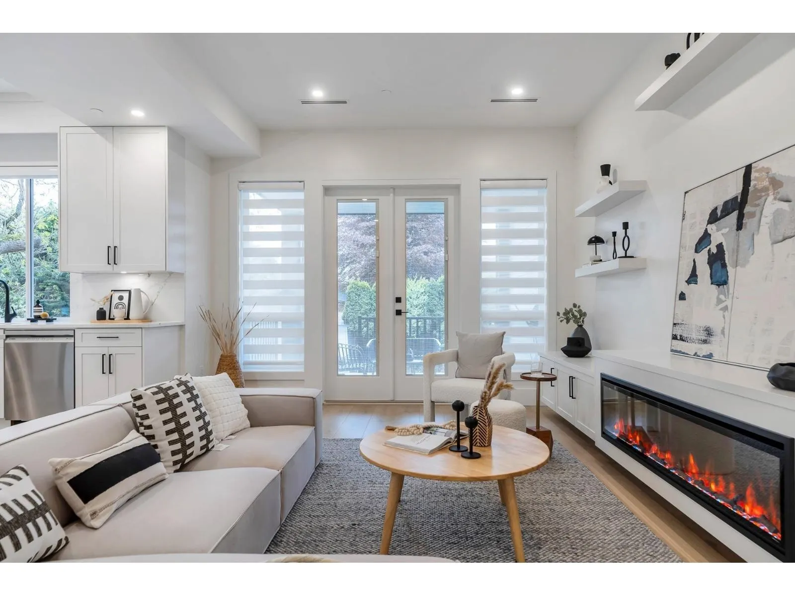 15570 Oxenham Avenue