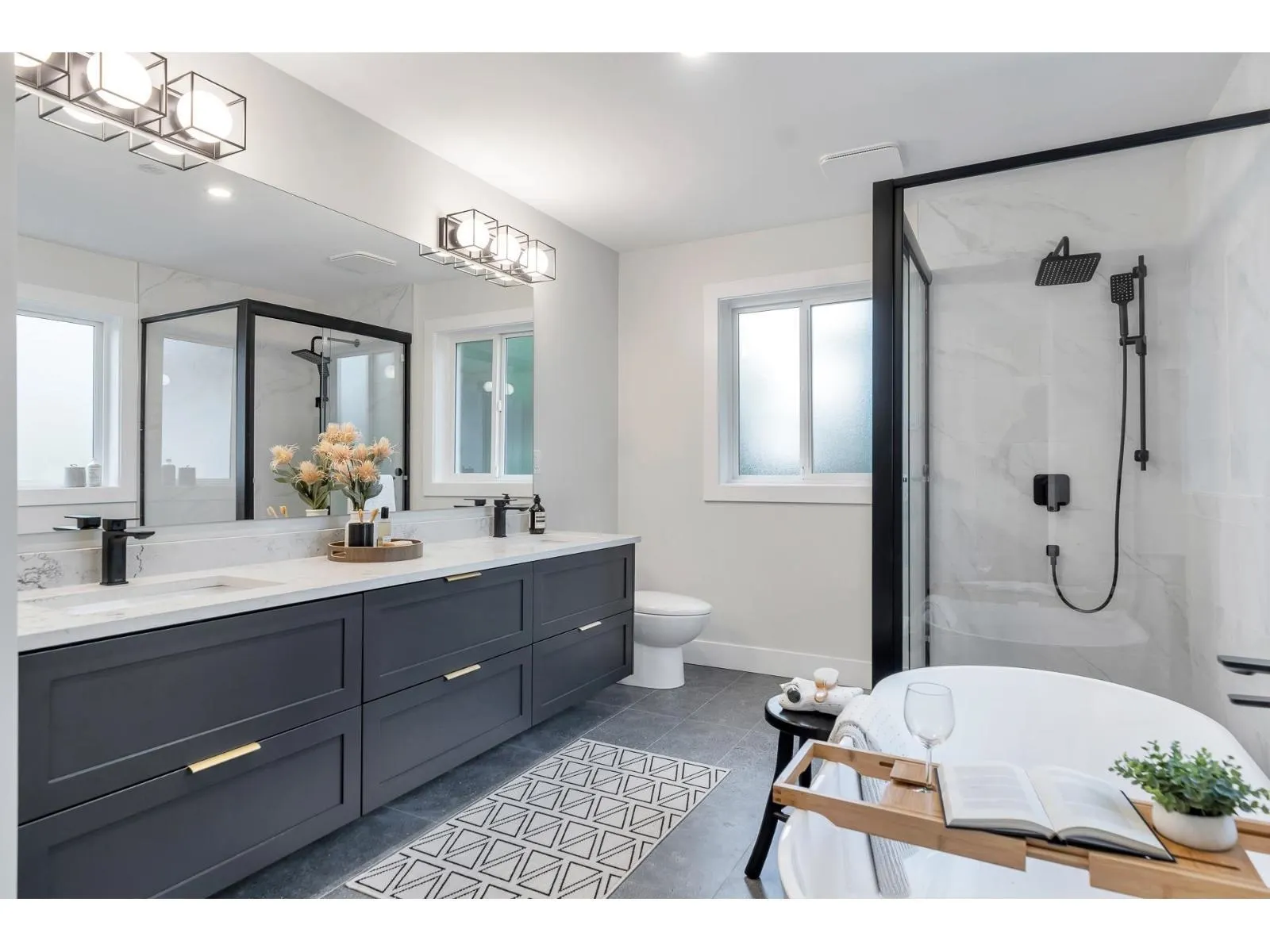 15570 Oxenham Avenue