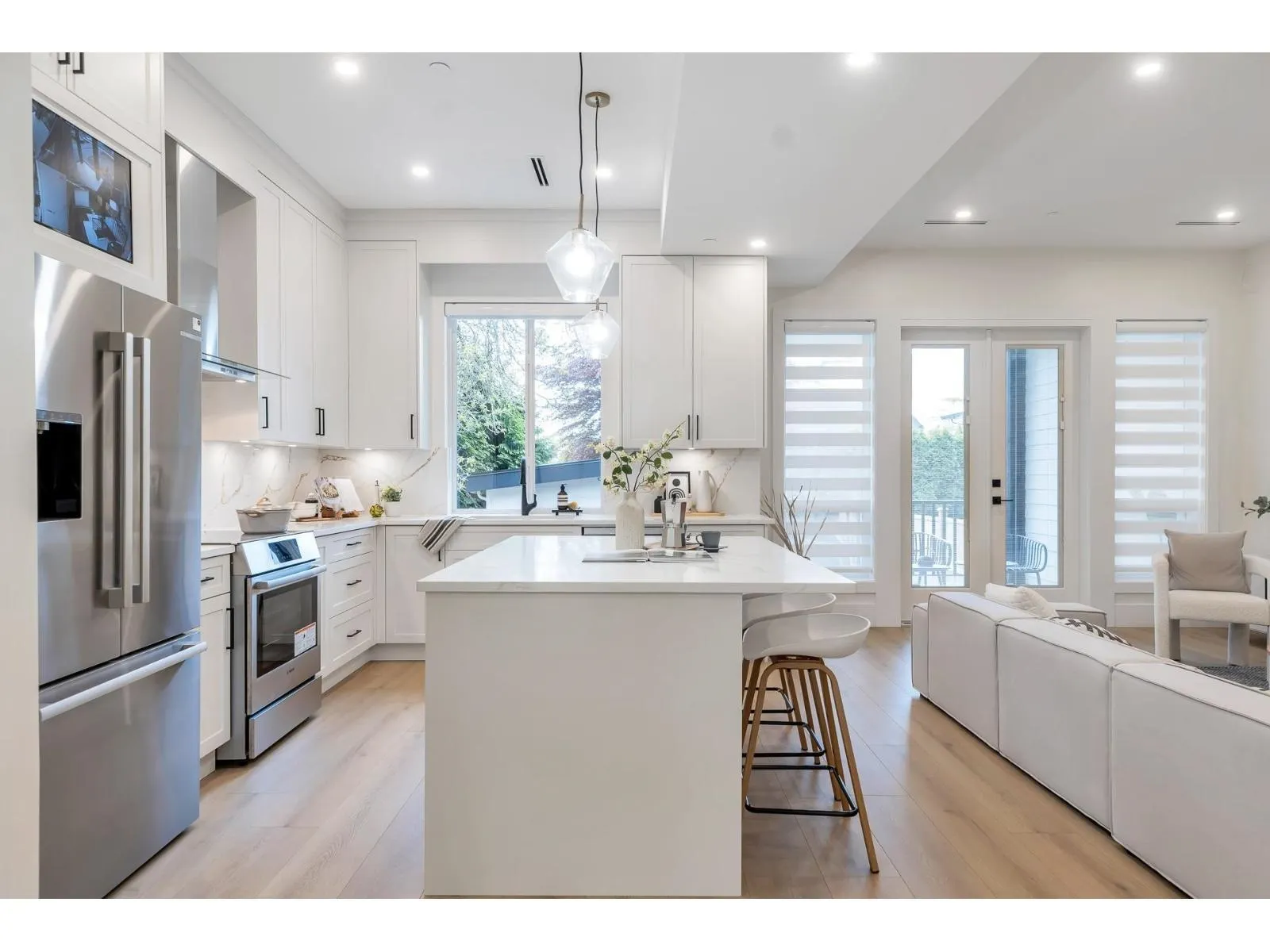 15570 Oxenham Avenue