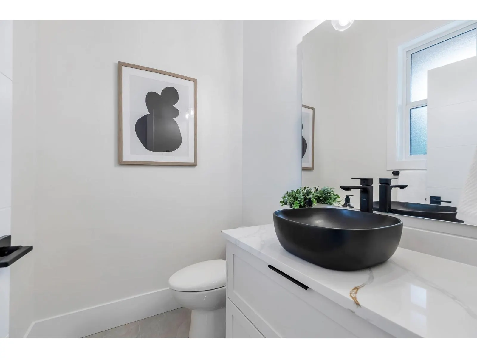 15570 Oxenham Avenue