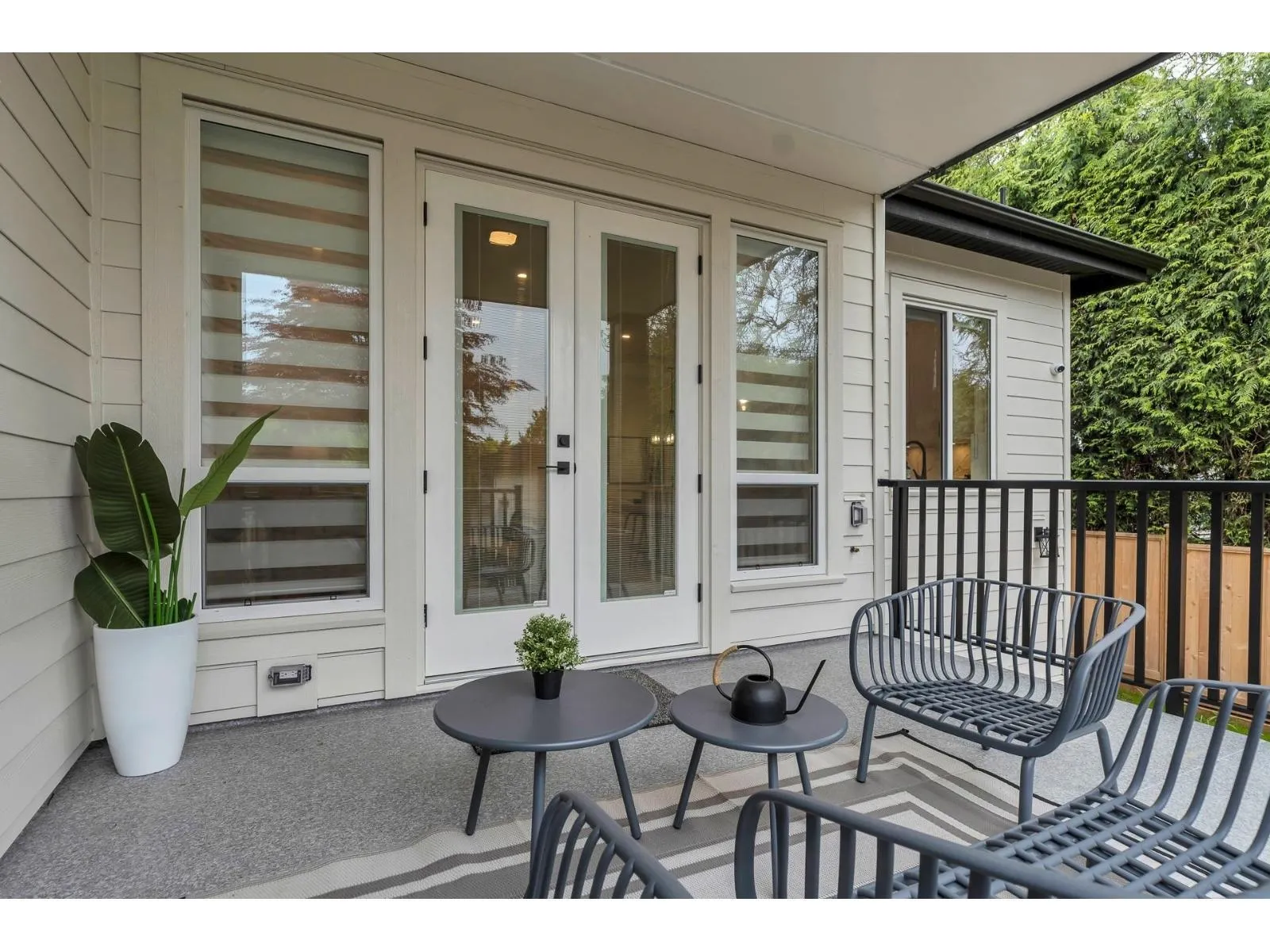 15570 Oxenham Avenue