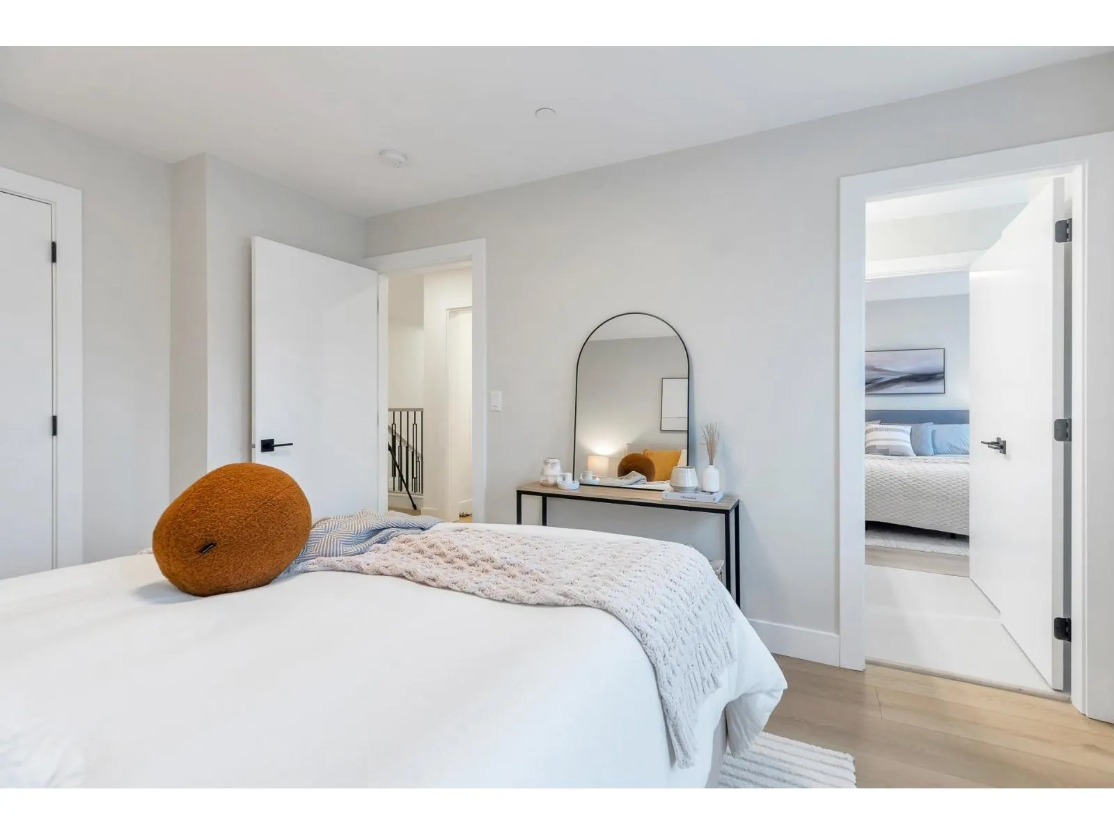 15570 Oxenham Avenue