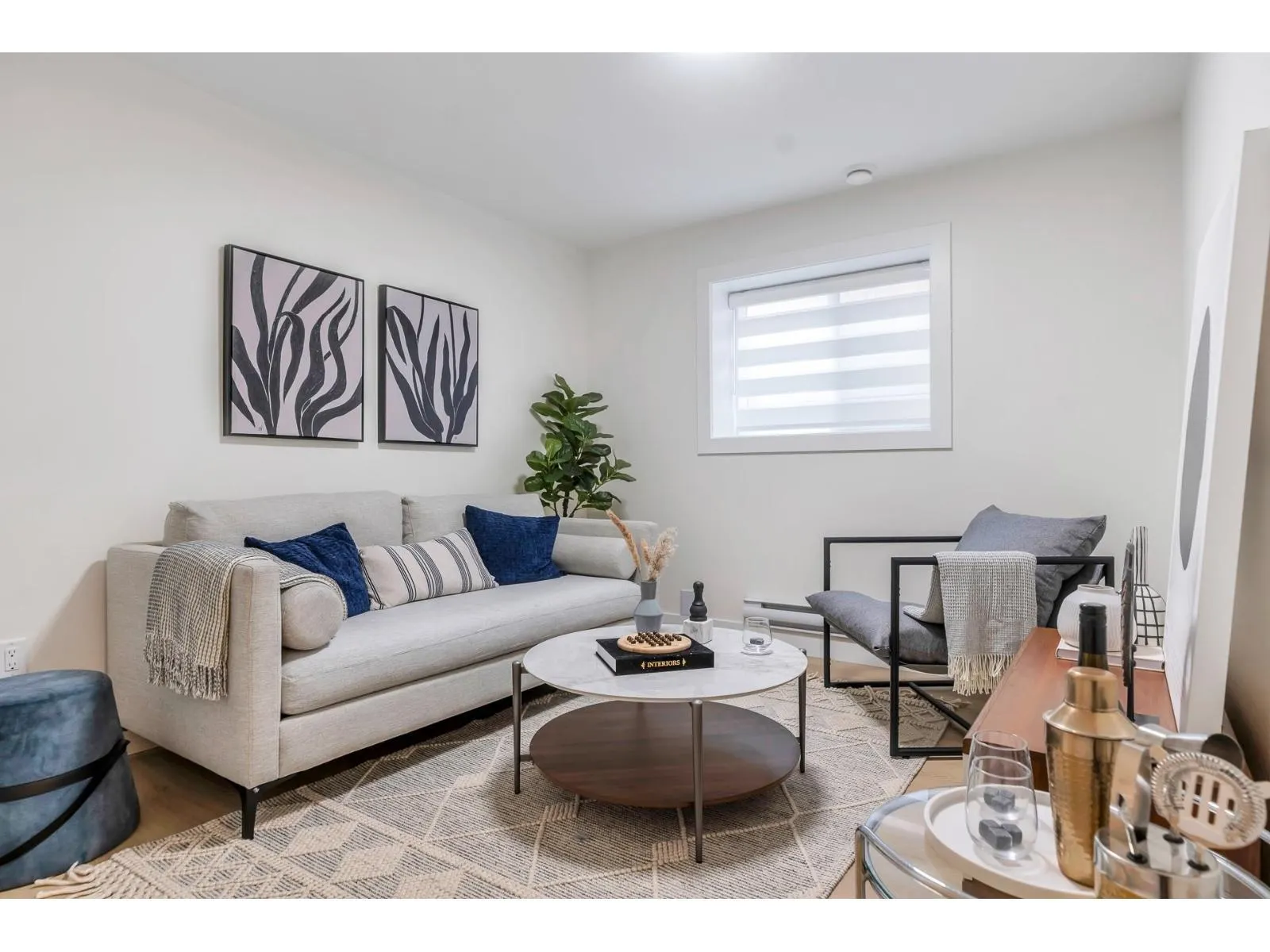 15570 Oxenham Avenue