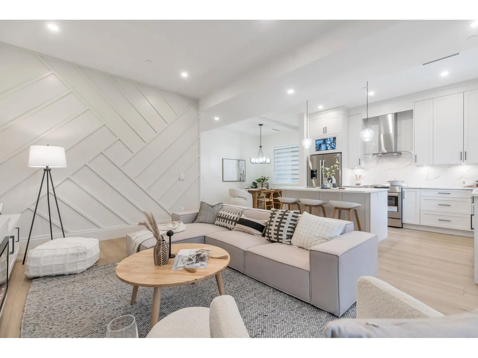 15570 Oxenham Avenue