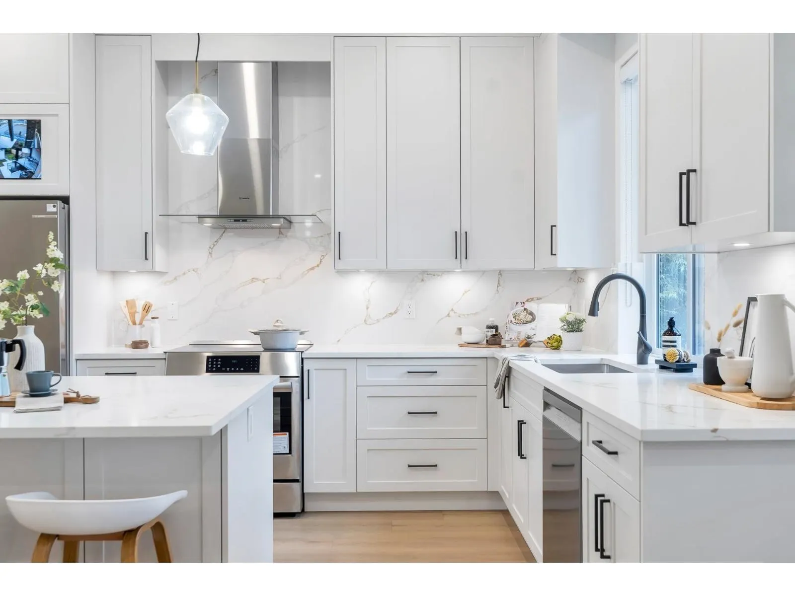 15570 Oxenham Avenue