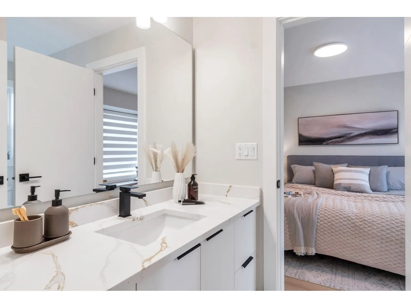 15570 Oxenham Avenue