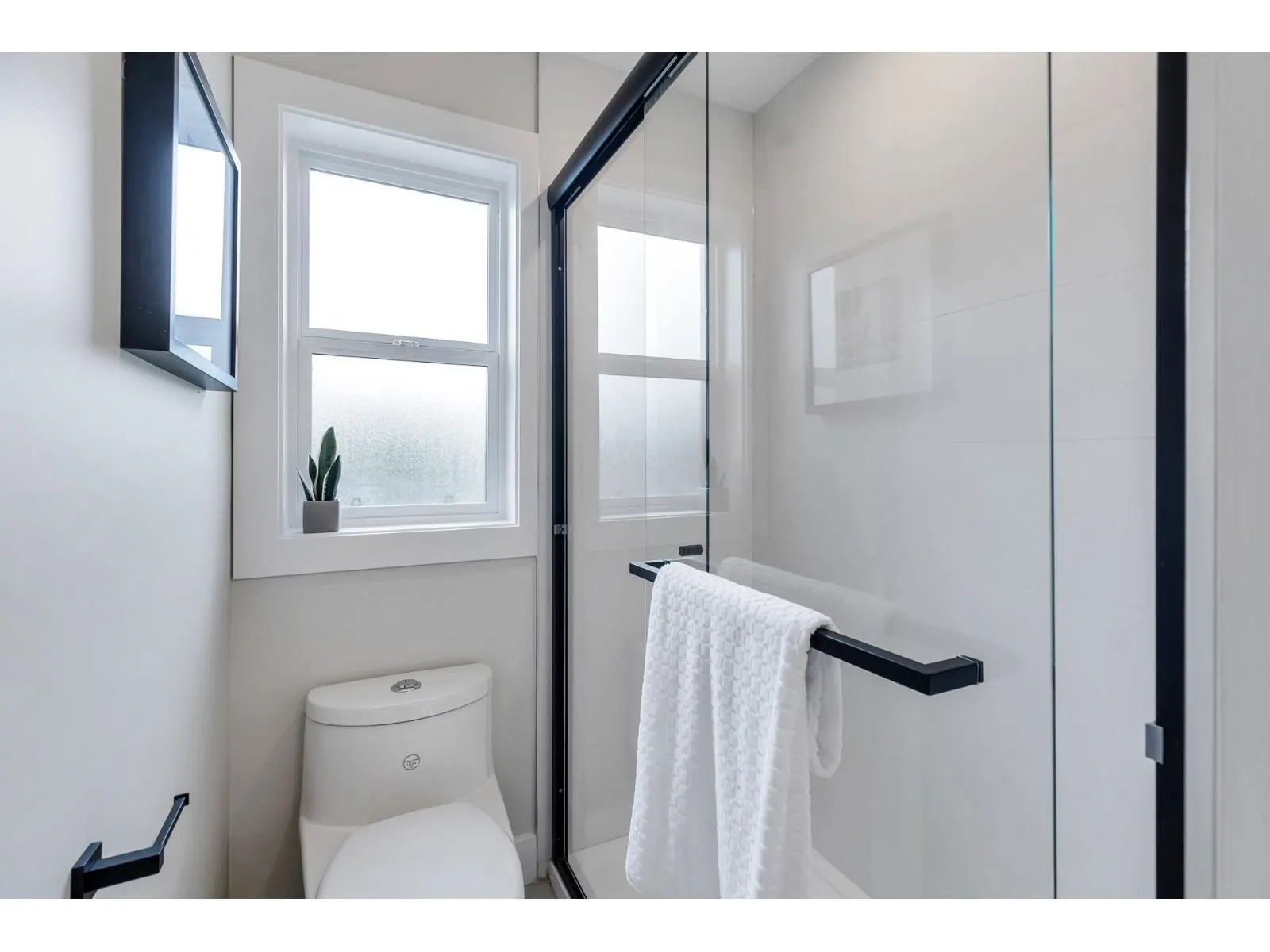 15570 Oxenham Avenue