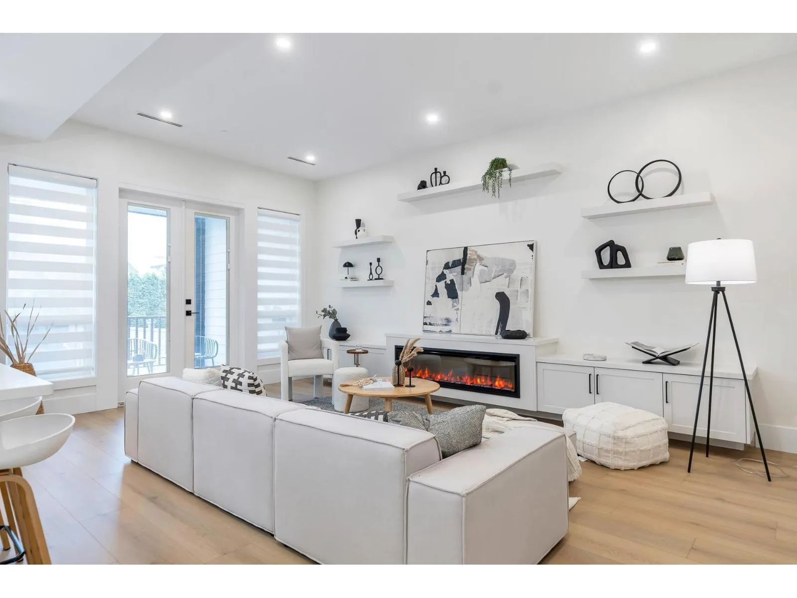 15570 Oxenham Avenue