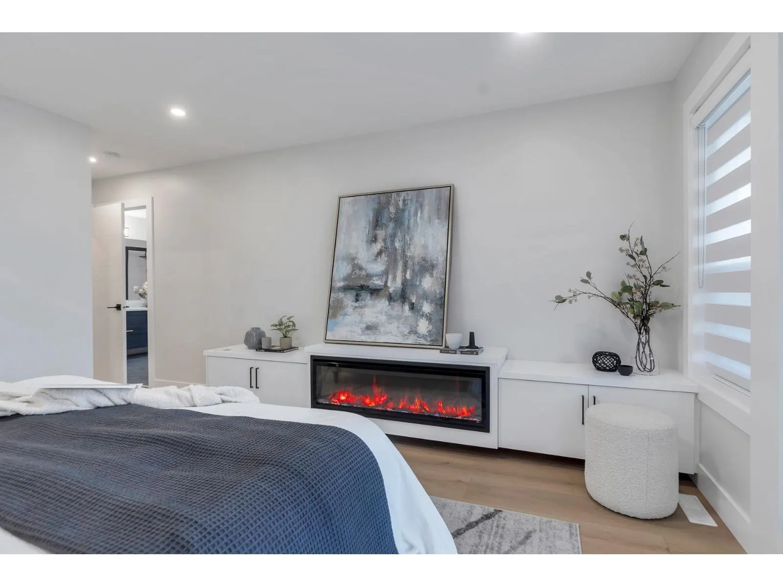 15570 Oxenham Avenue