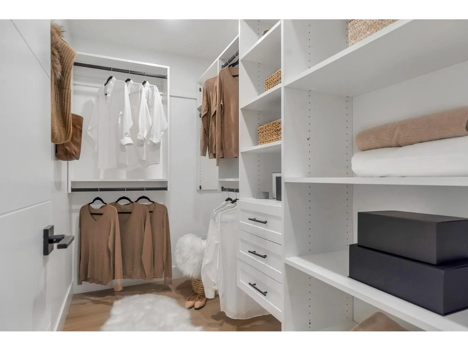 15570 Oxenham Avenue