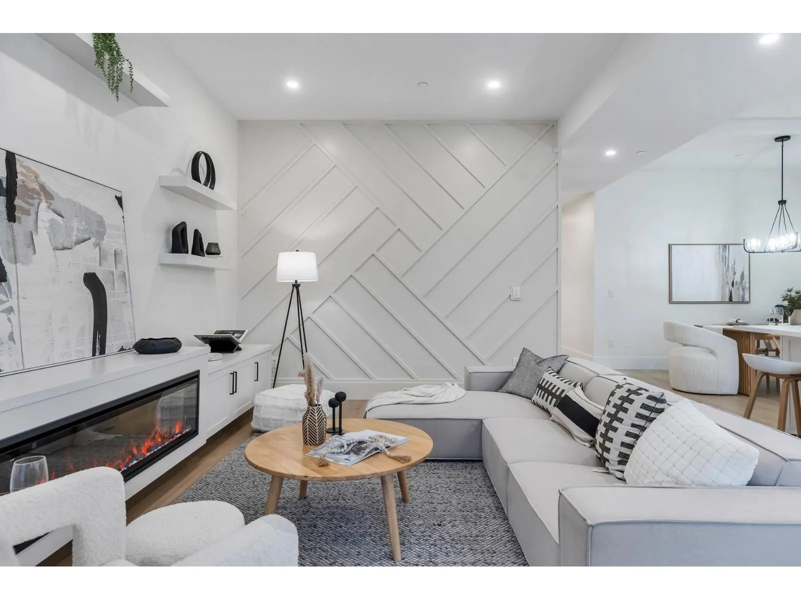 15570 Oxenham Avenue