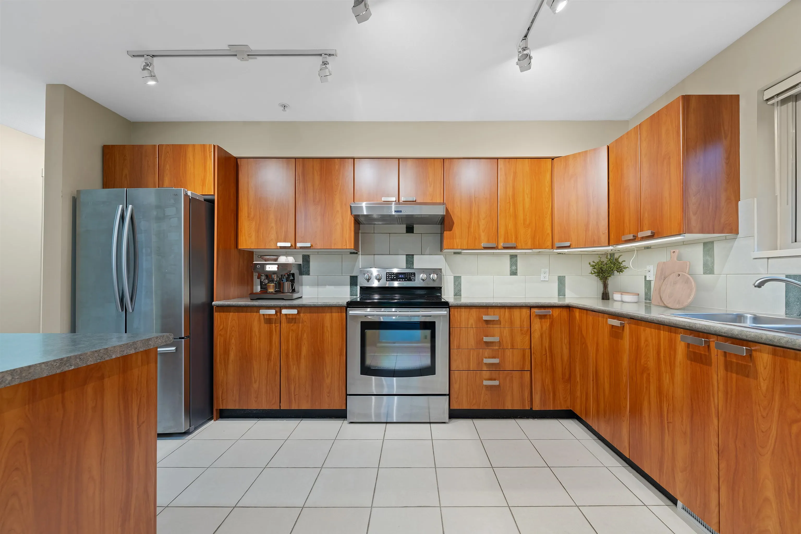 208 2323 Mamquam Road