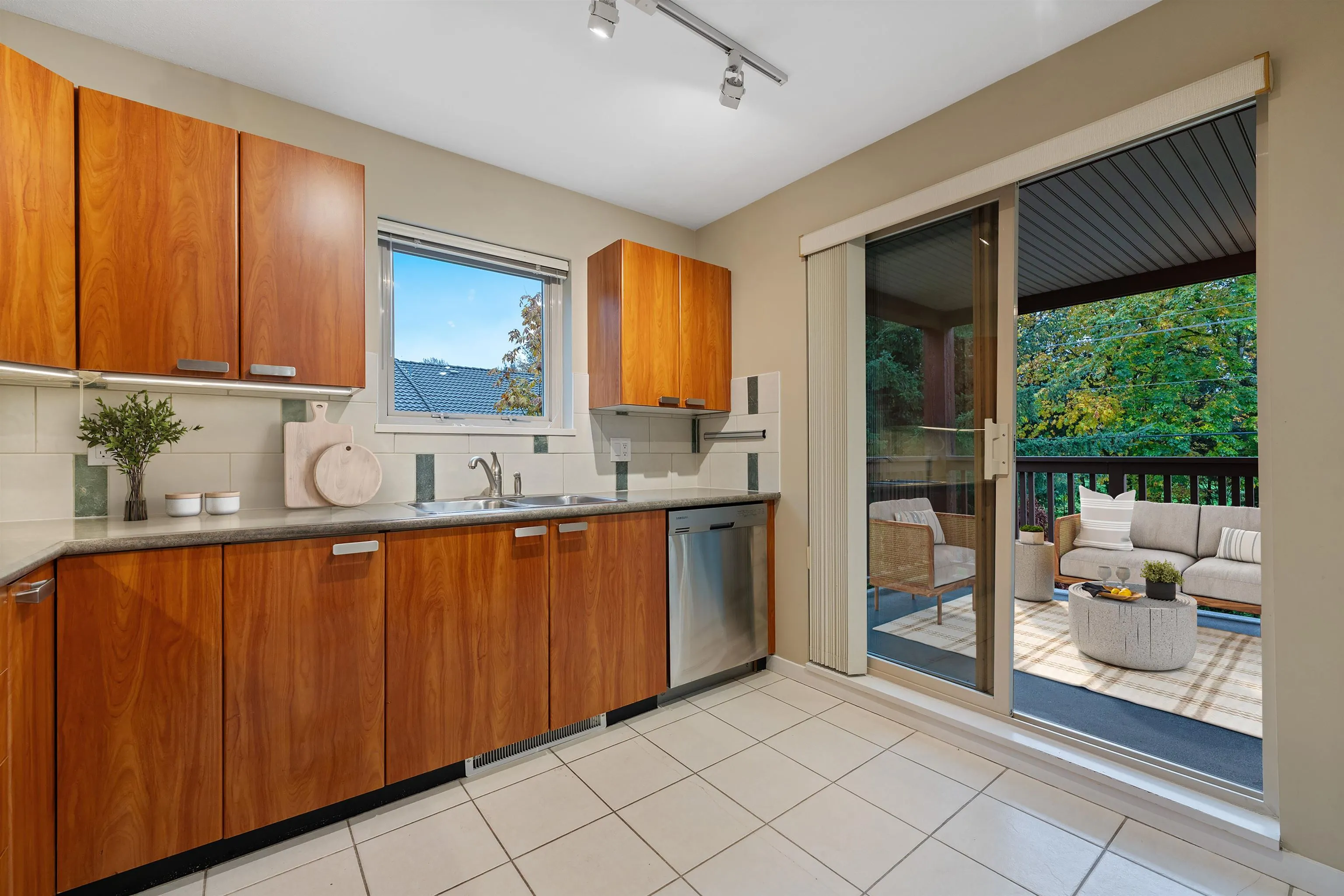 208 2323 Mamquam Road