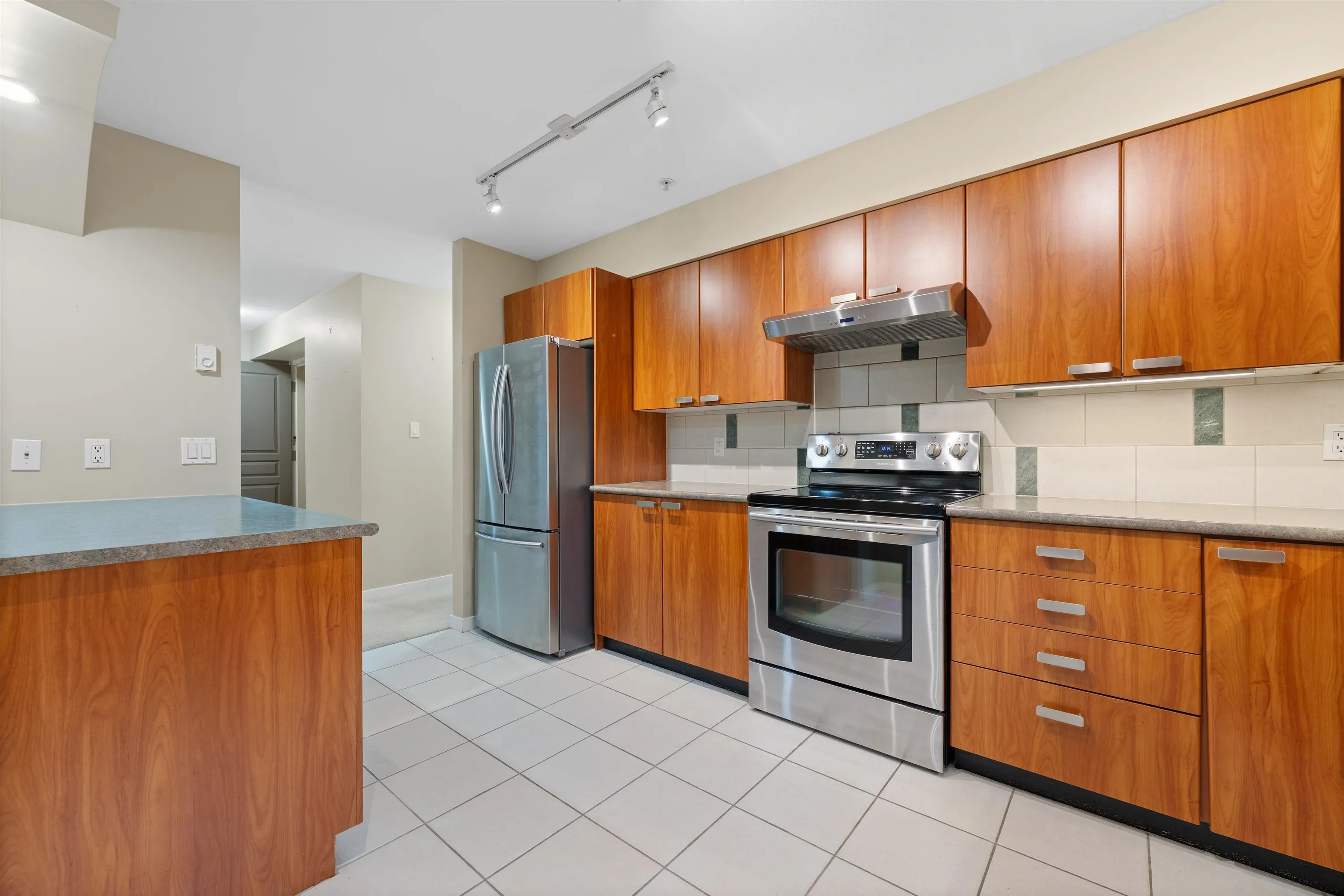 208 2323 Mamquam Road