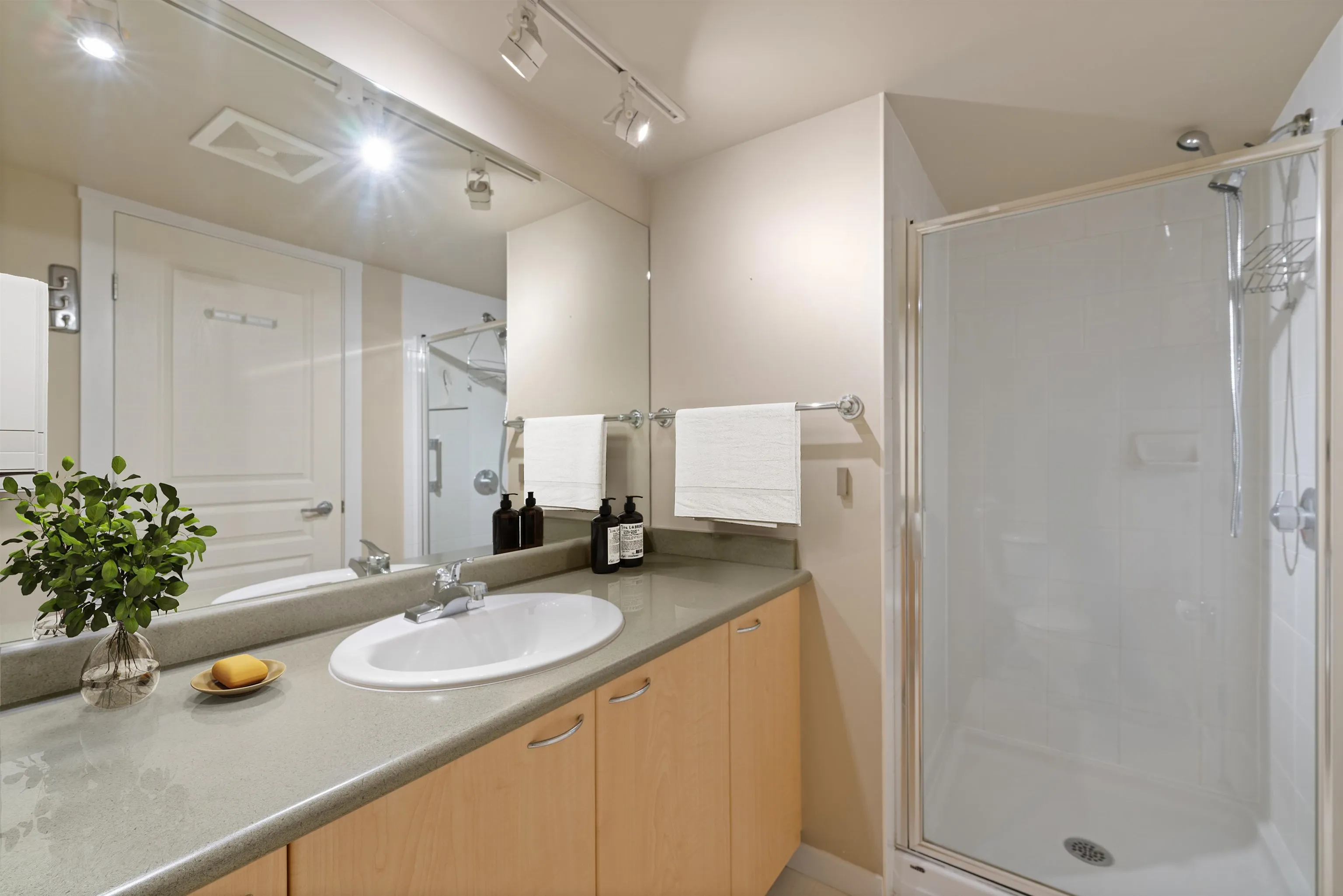 208 2323 Mamquam Road