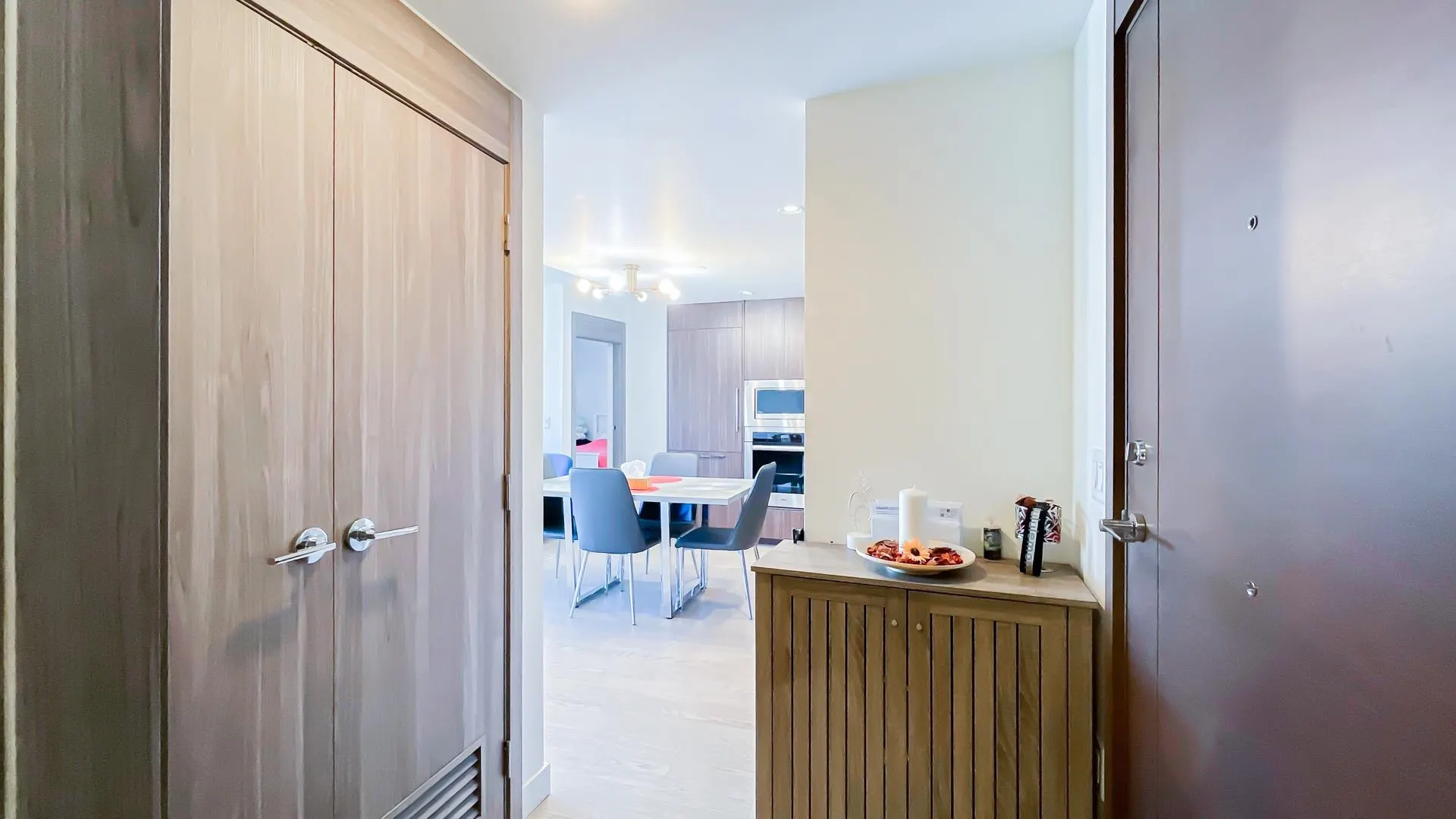 2220 89 Nelson Street