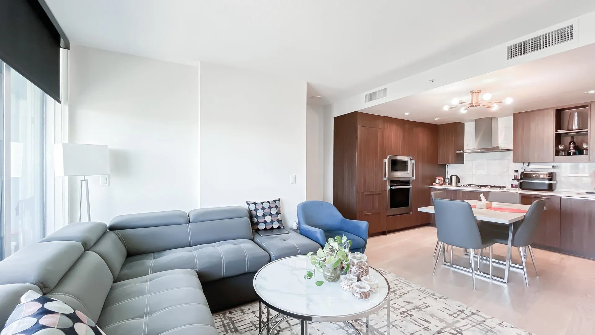 2220 89 Nelson Street