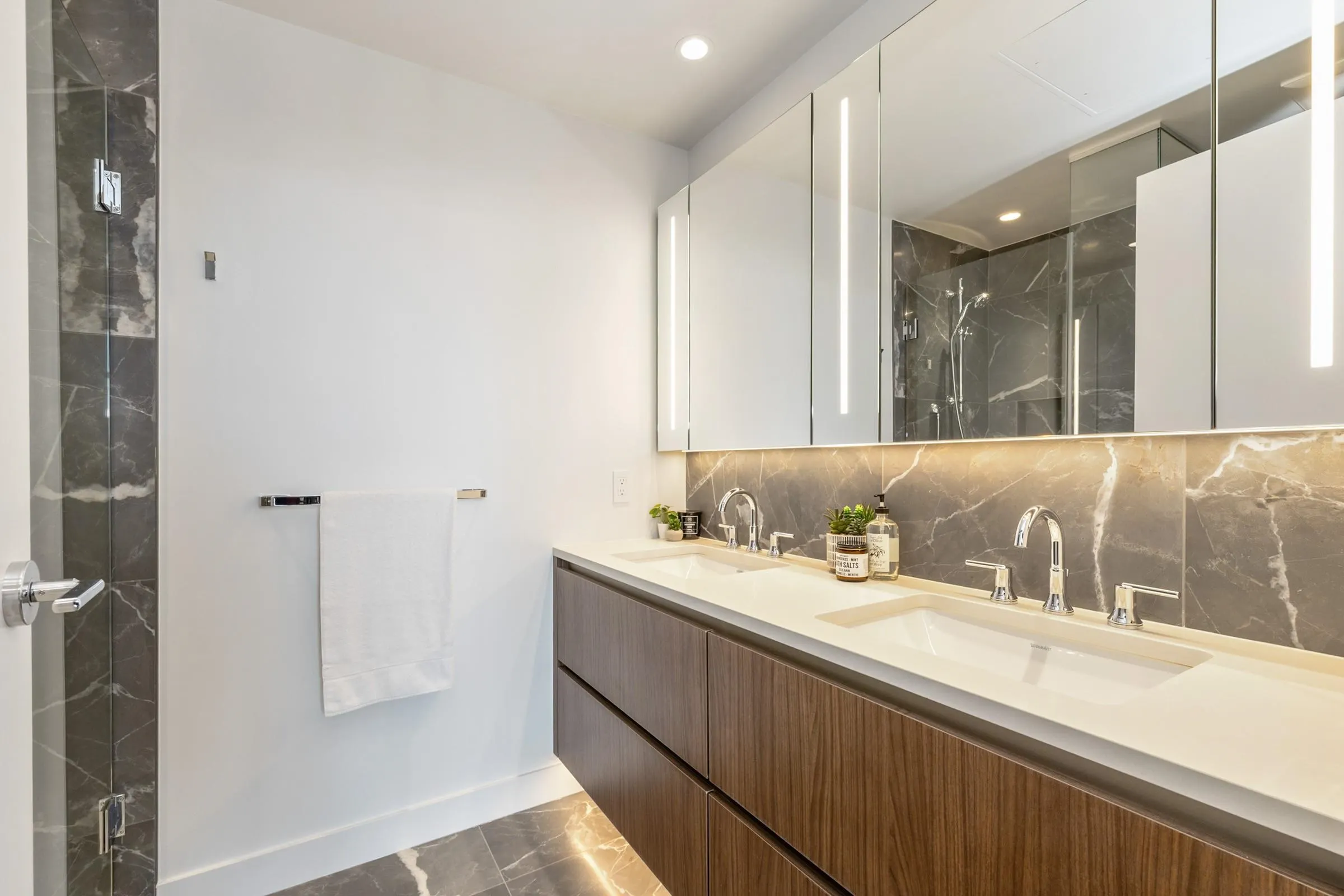 3207 720 Farrow Street