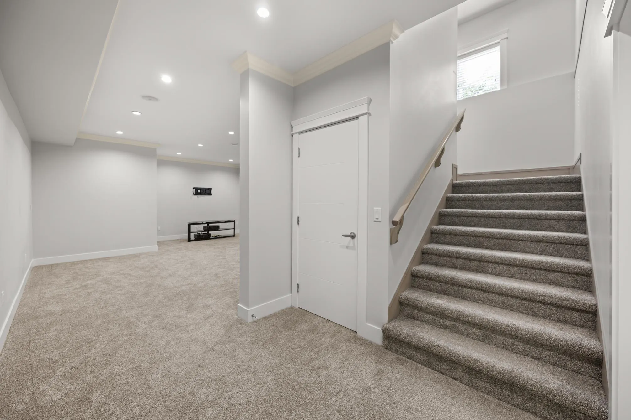 8379 Mctaggart Street