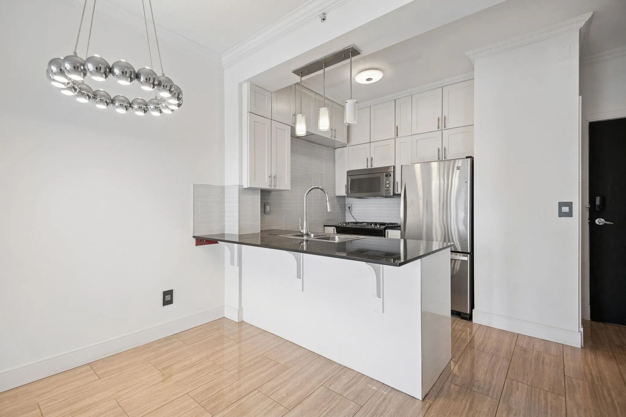 2608 1239 W Georgia Street