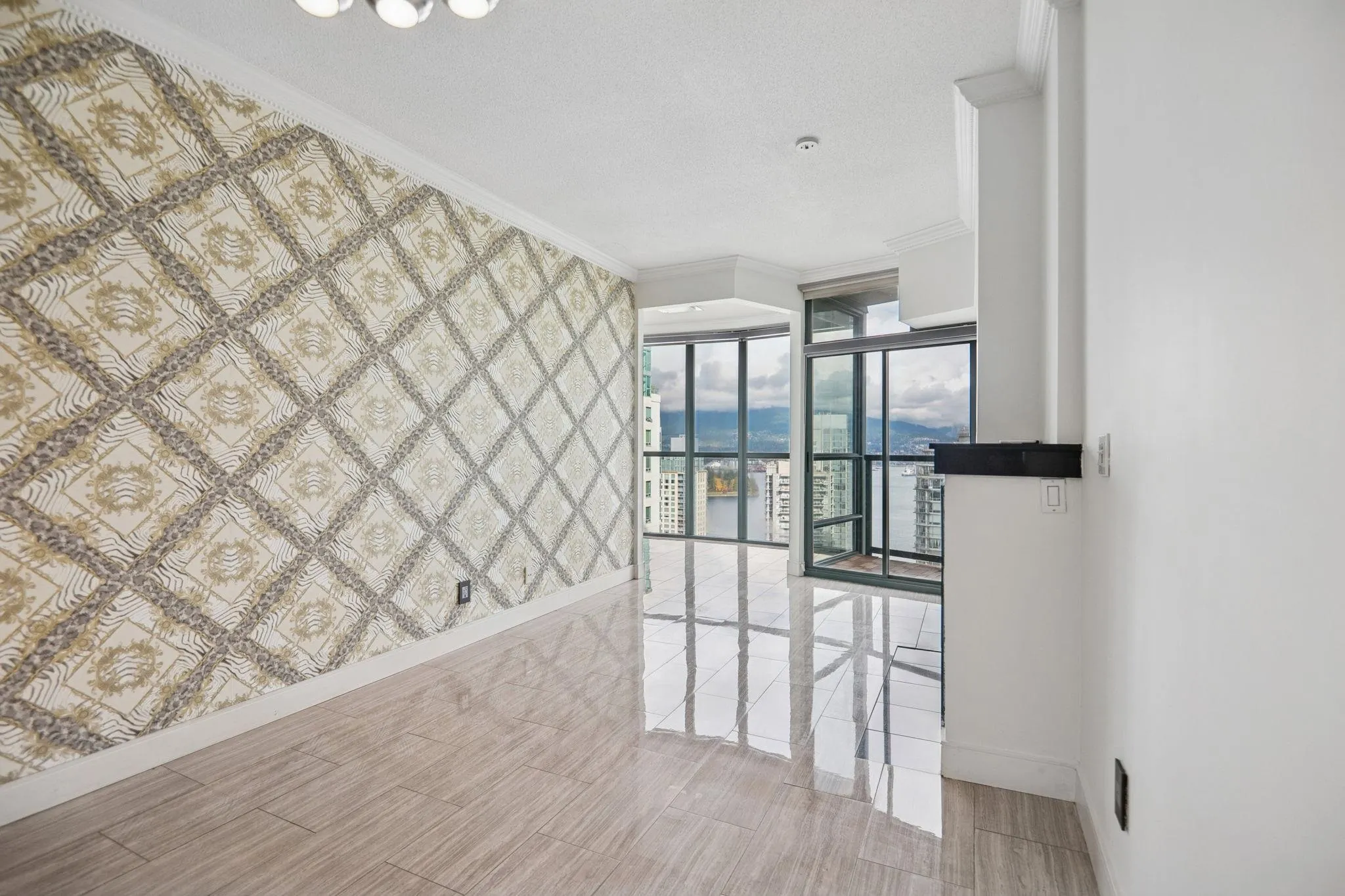 2608 1239 W Georgia Street