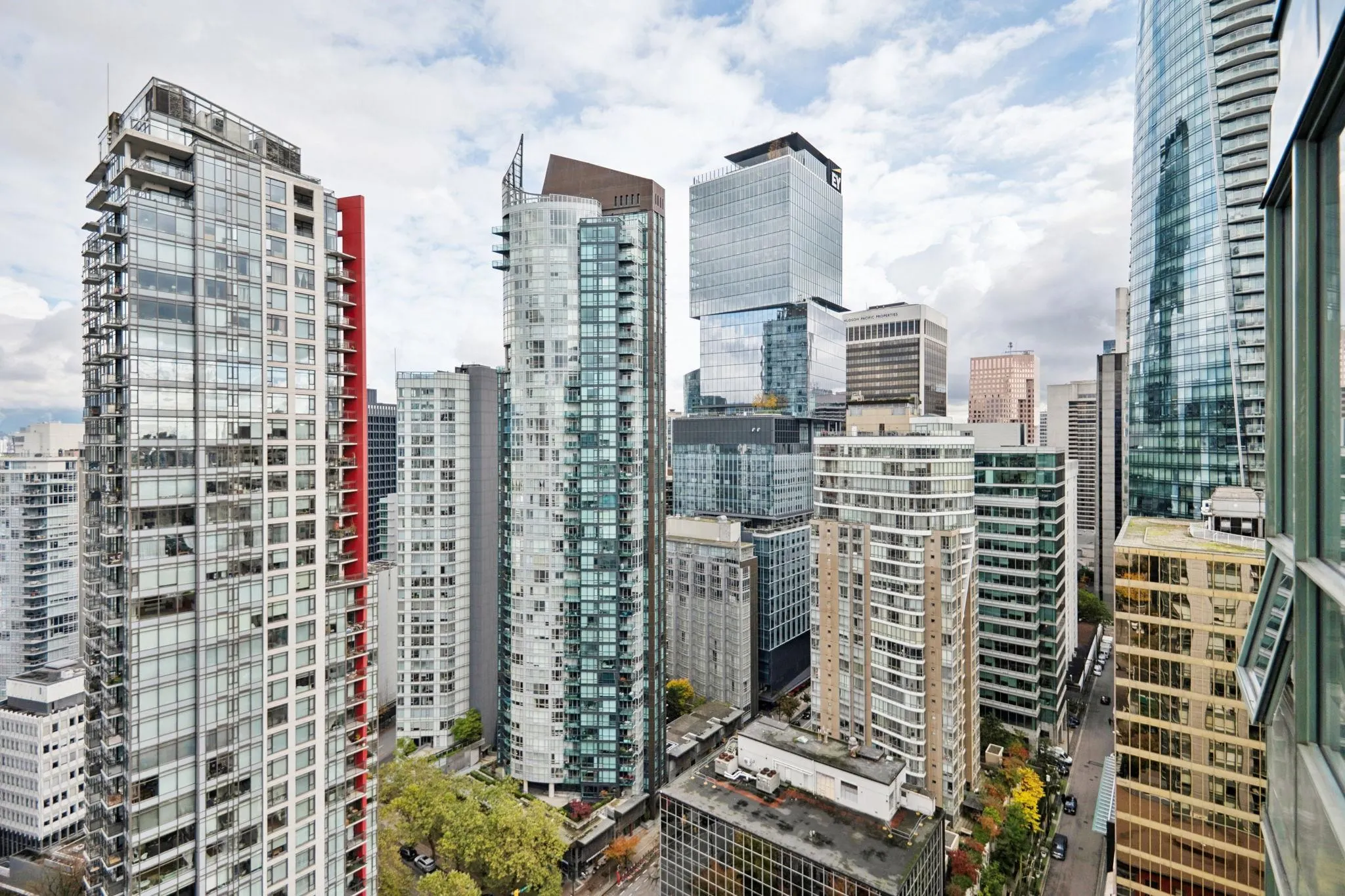 2608 1239 W Georgia Street