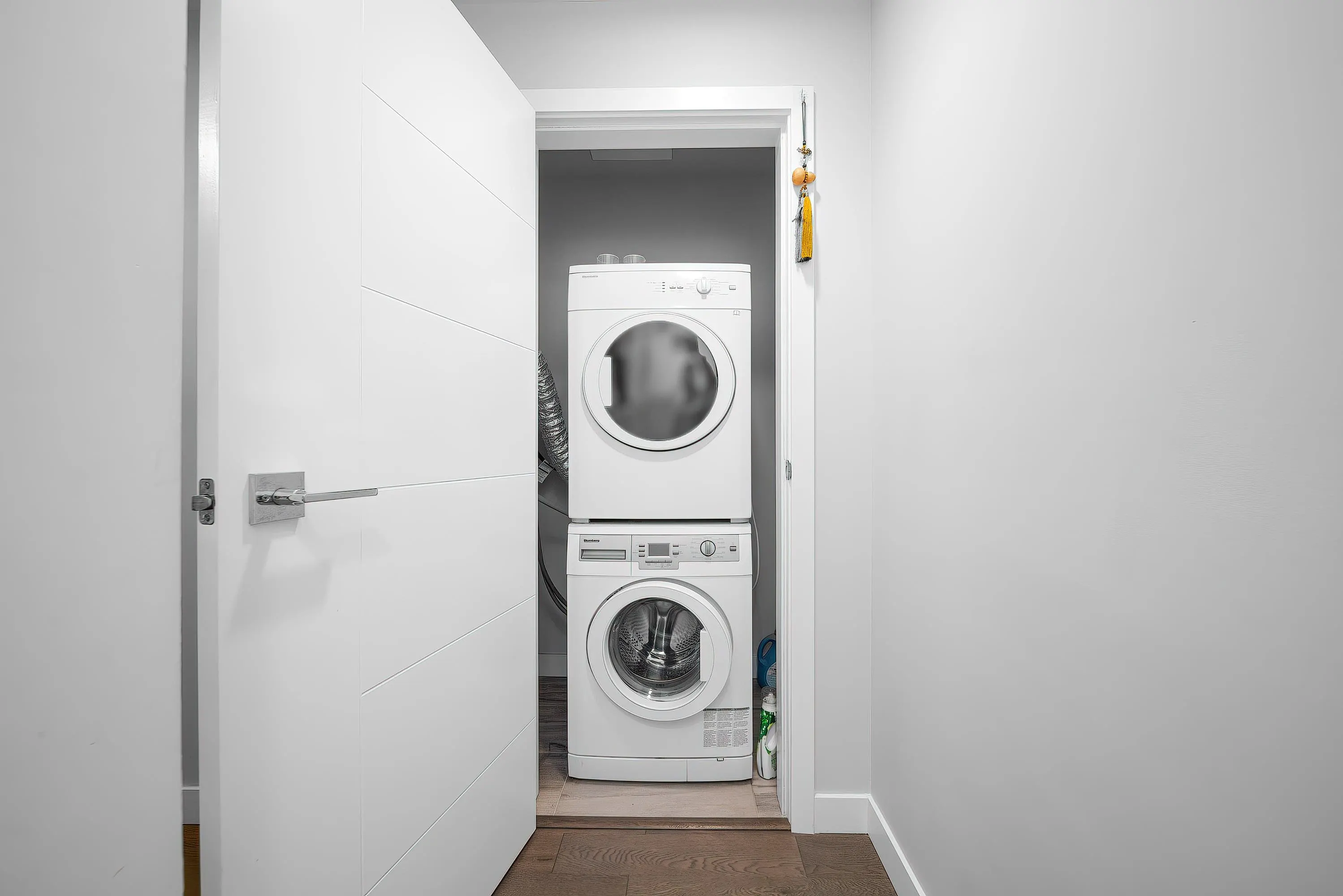 209 4963 Cambie Street