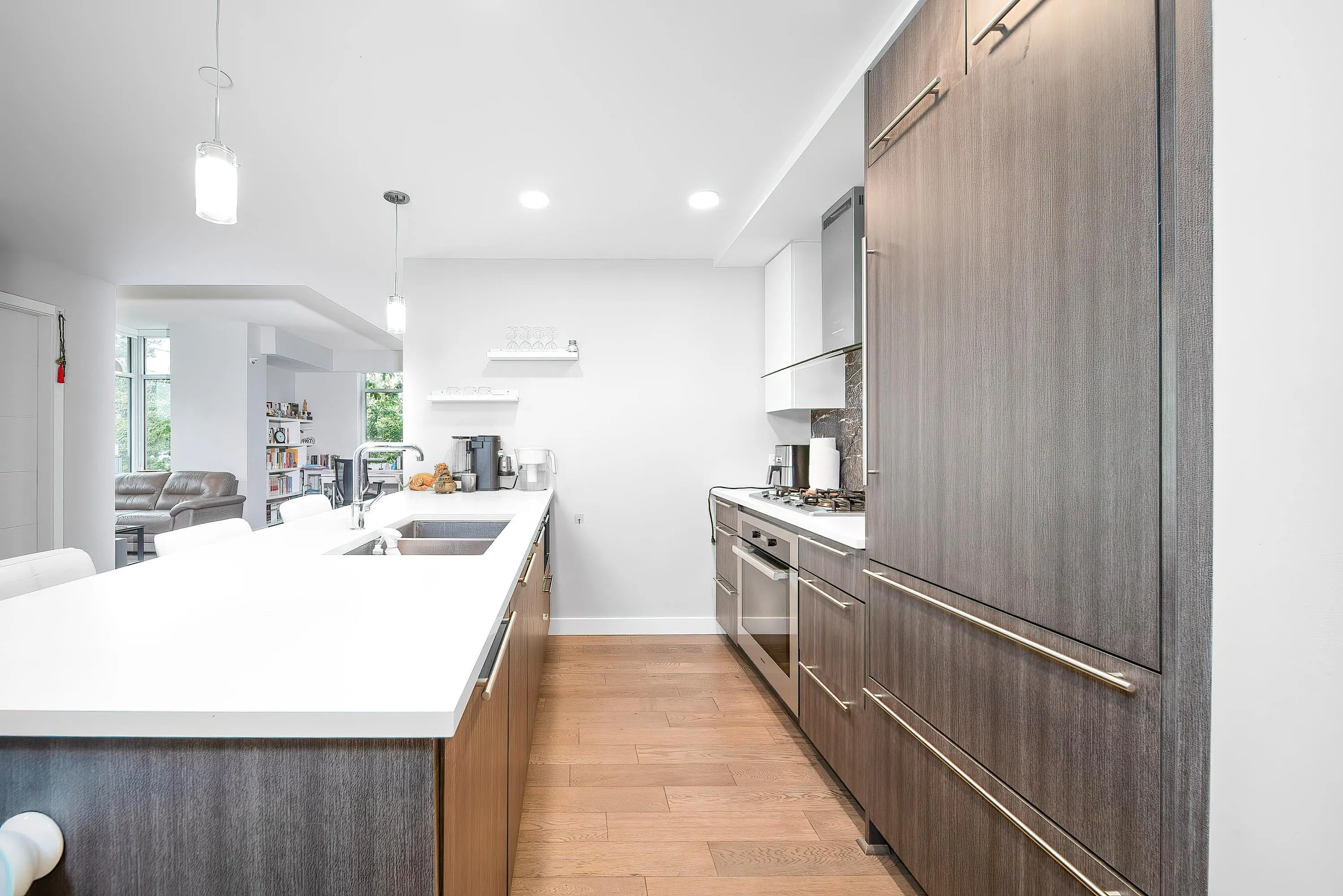 209 4963 Cambie Street