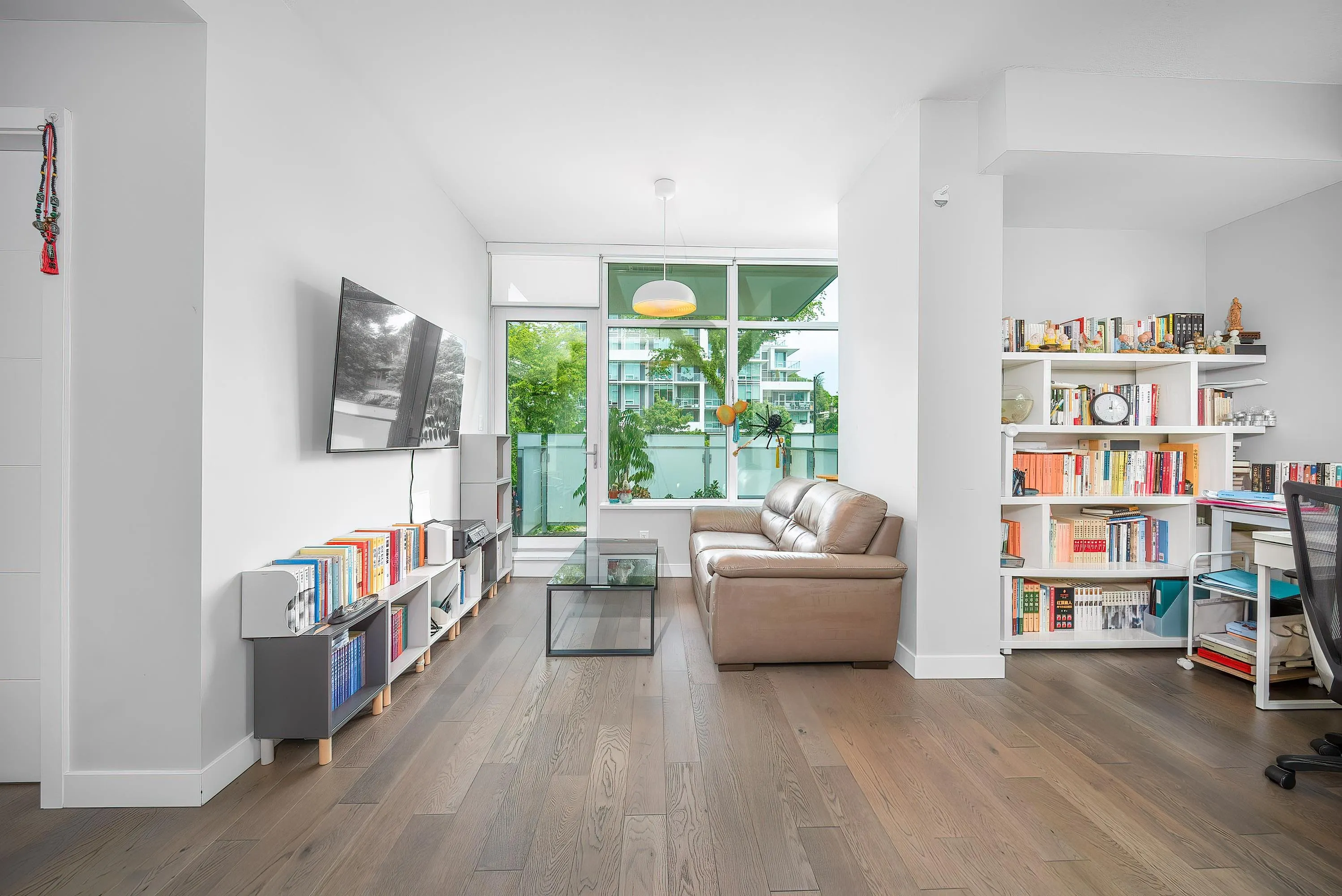 209 4963 Cambie Street