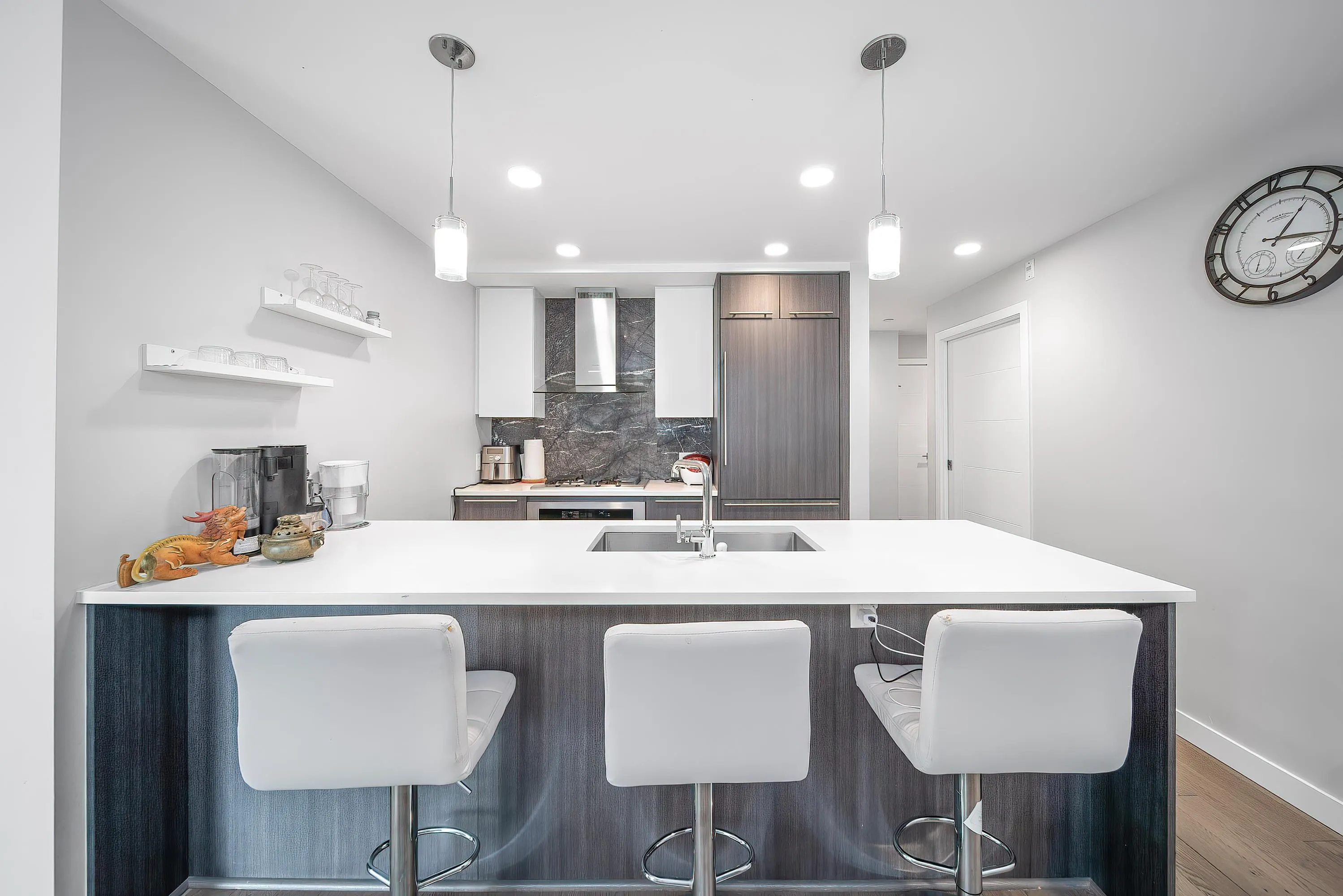 209 4963 Cambie Street