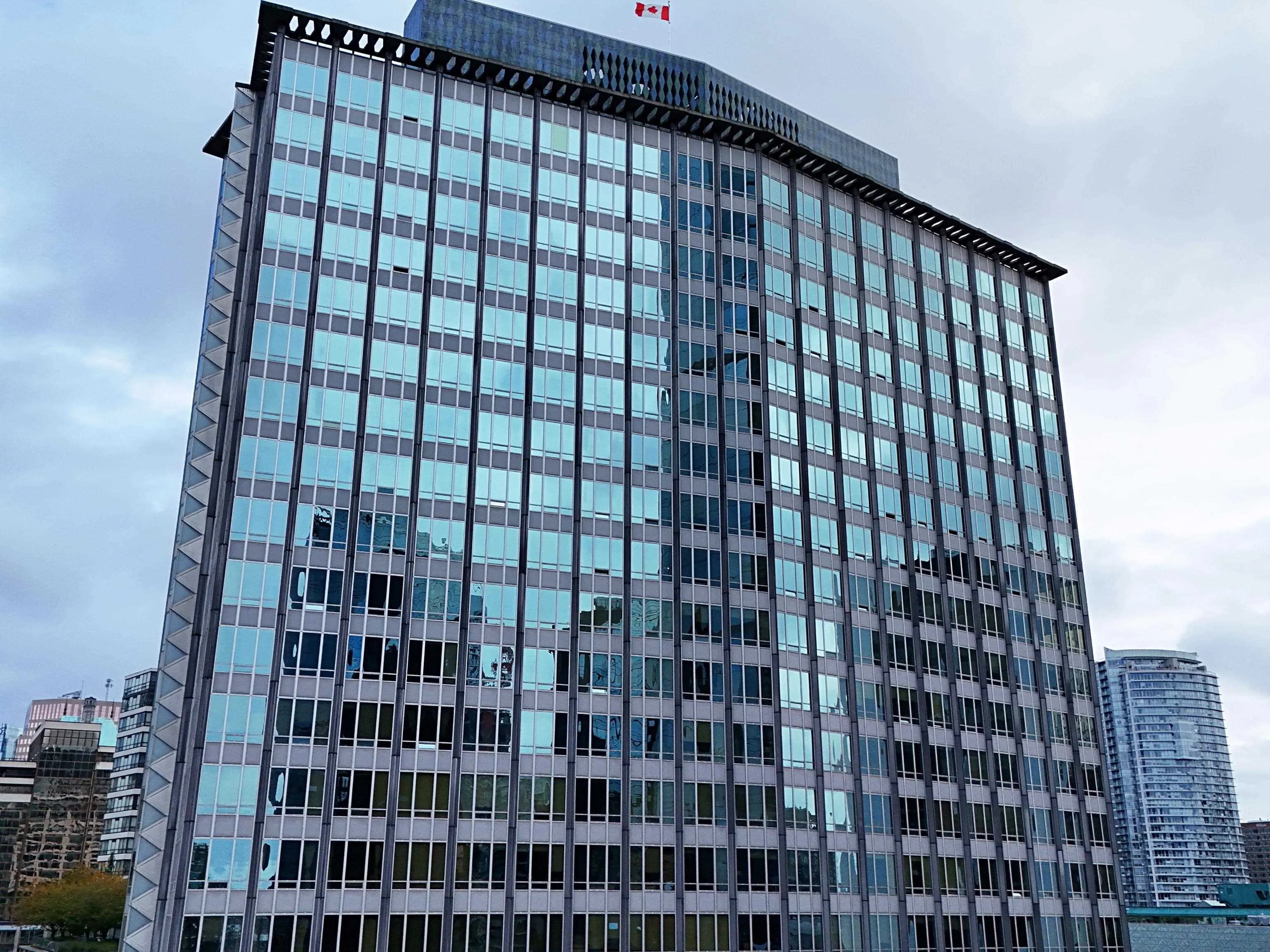 1207 989 Nelson Street