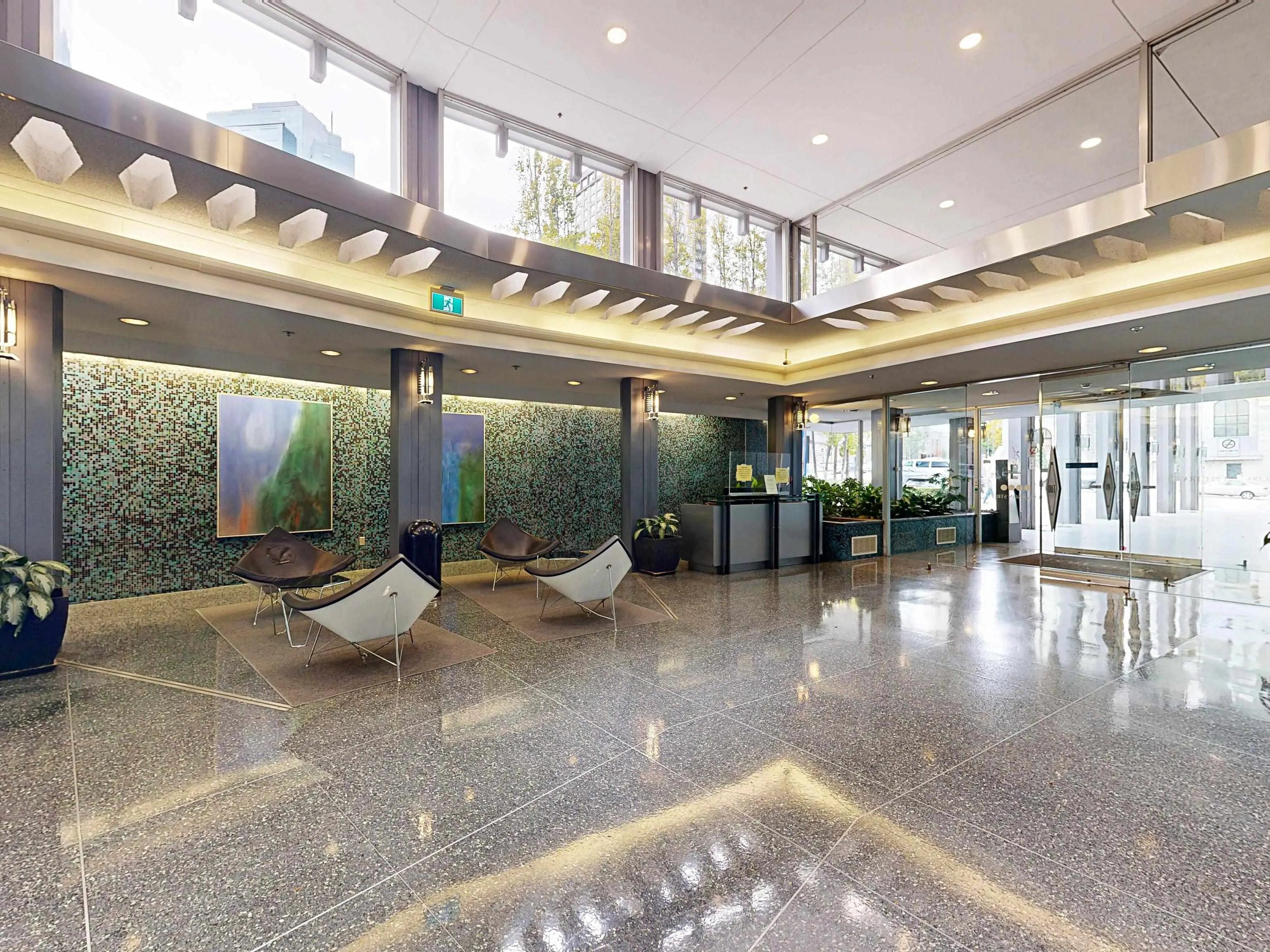 1207 989 Nelson Street