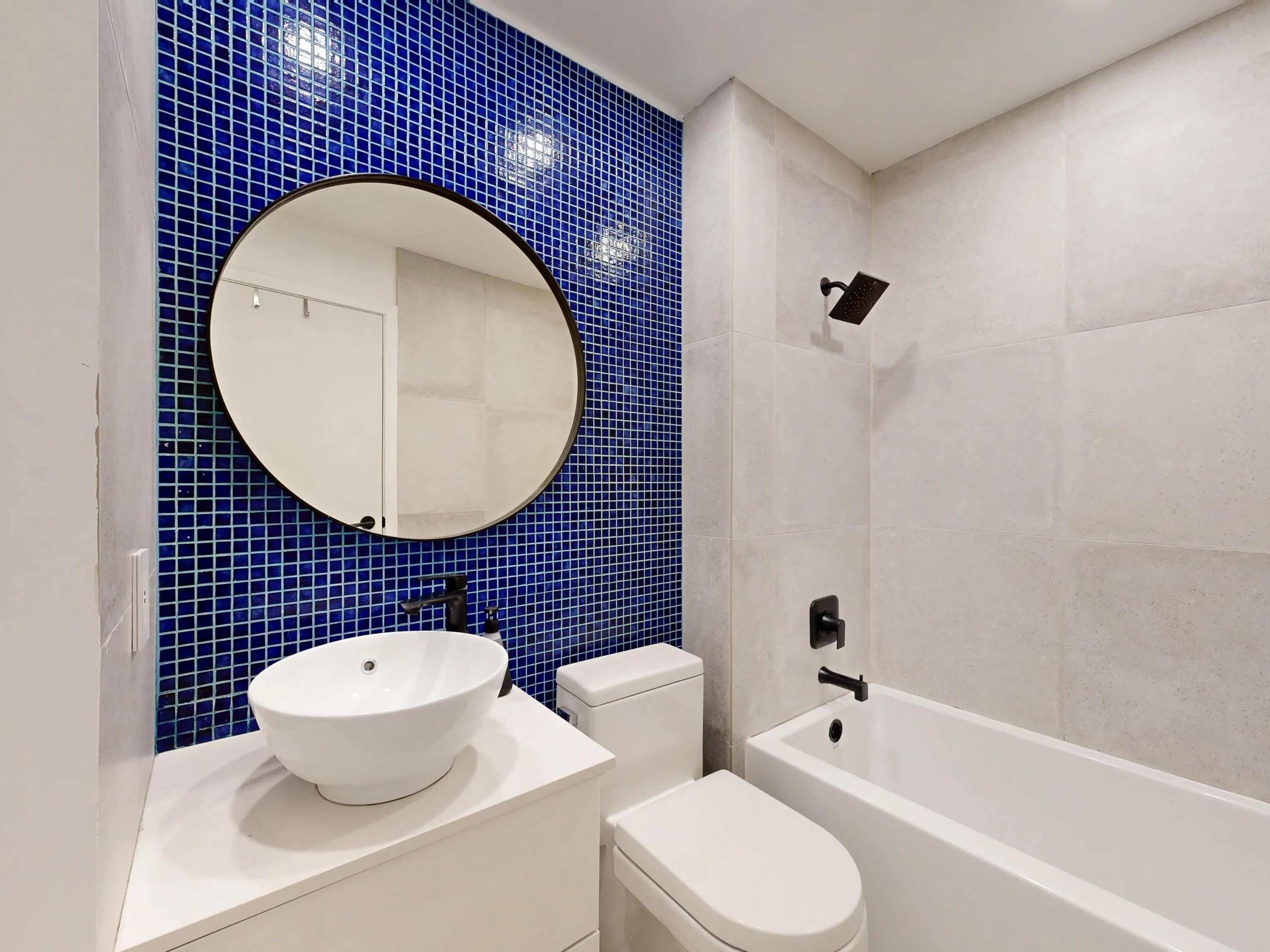 1207 989 Nelson Street