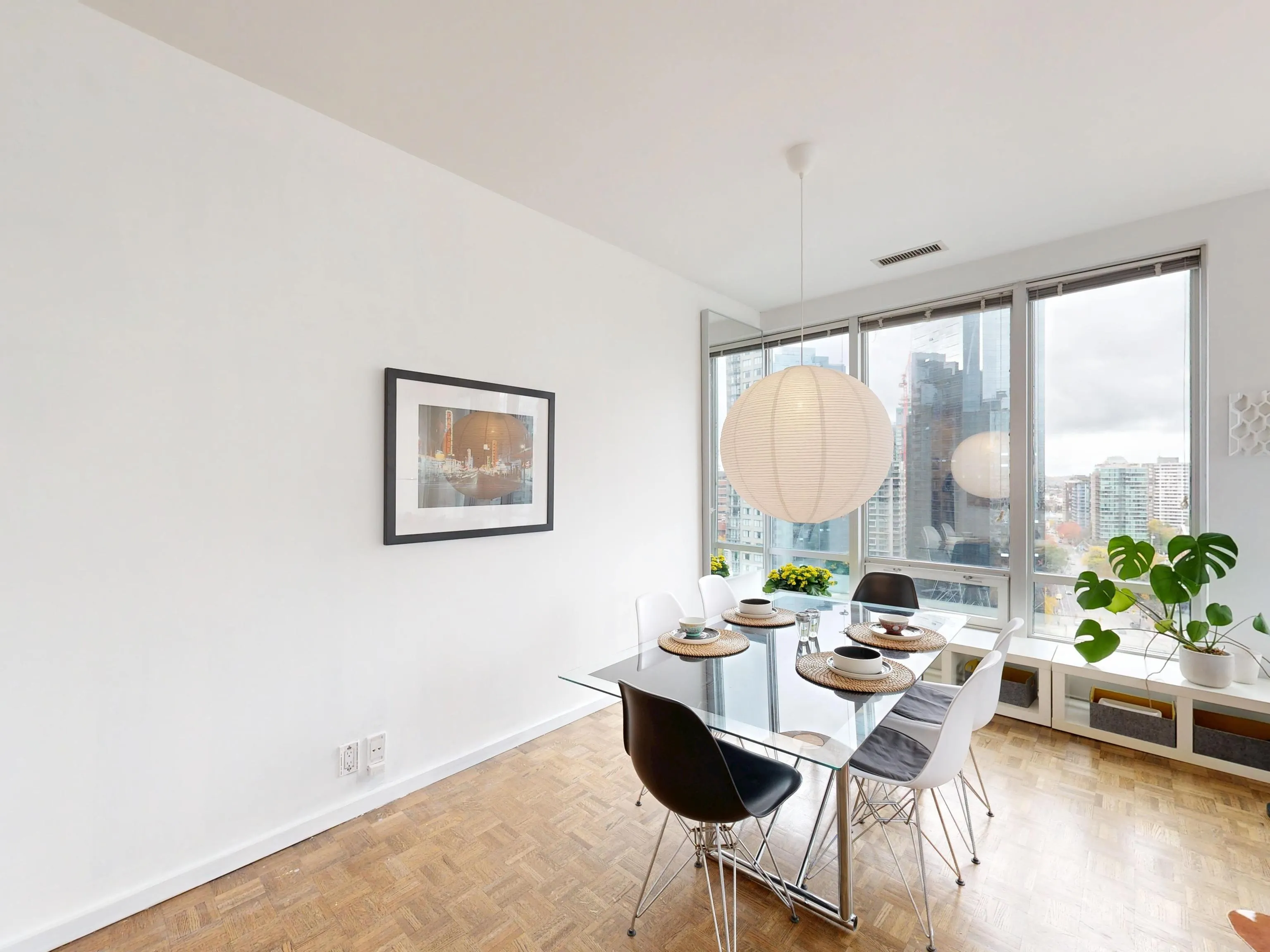 1207 989 Nelson Street