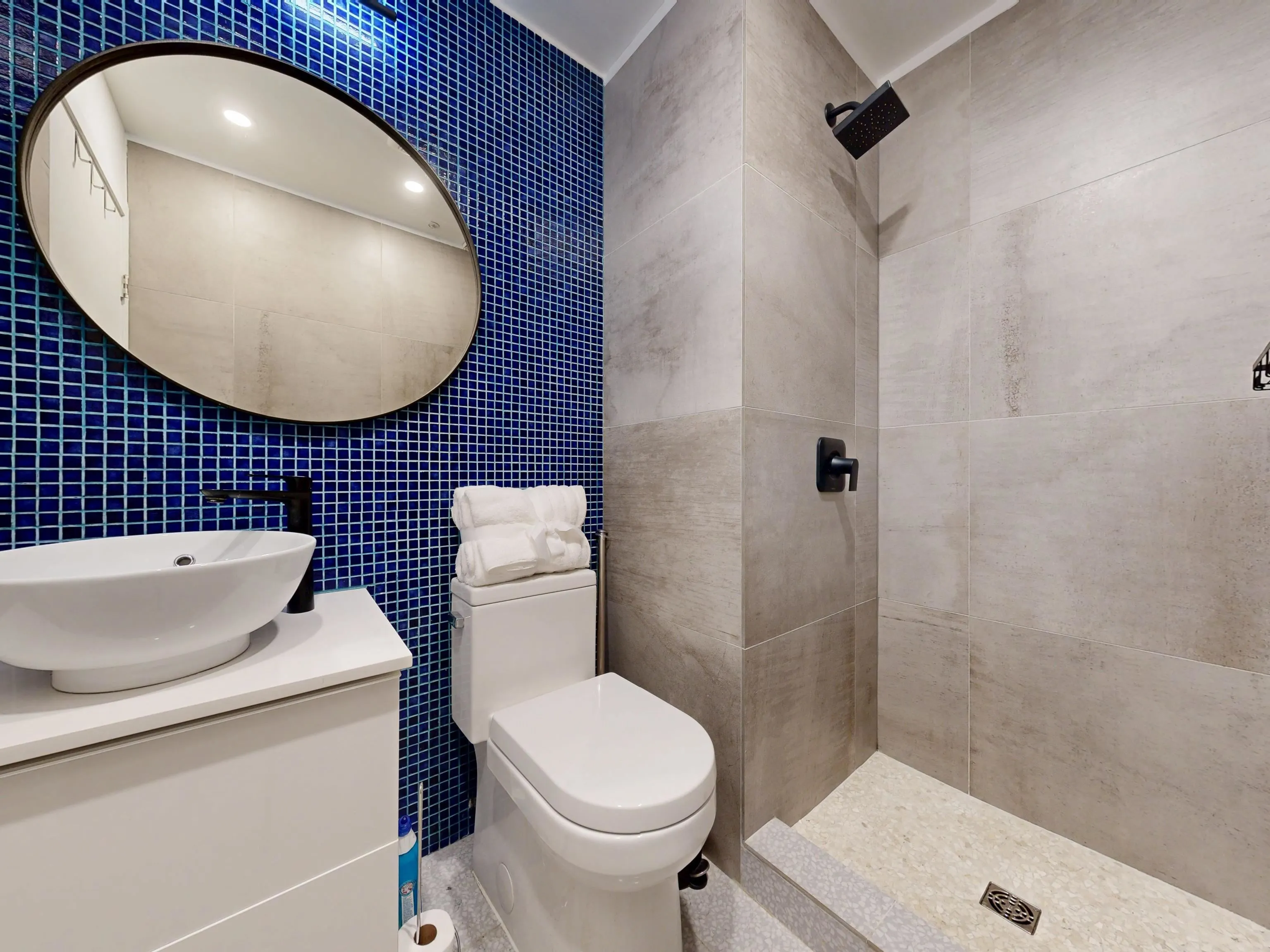 1207 989 Nelson Street