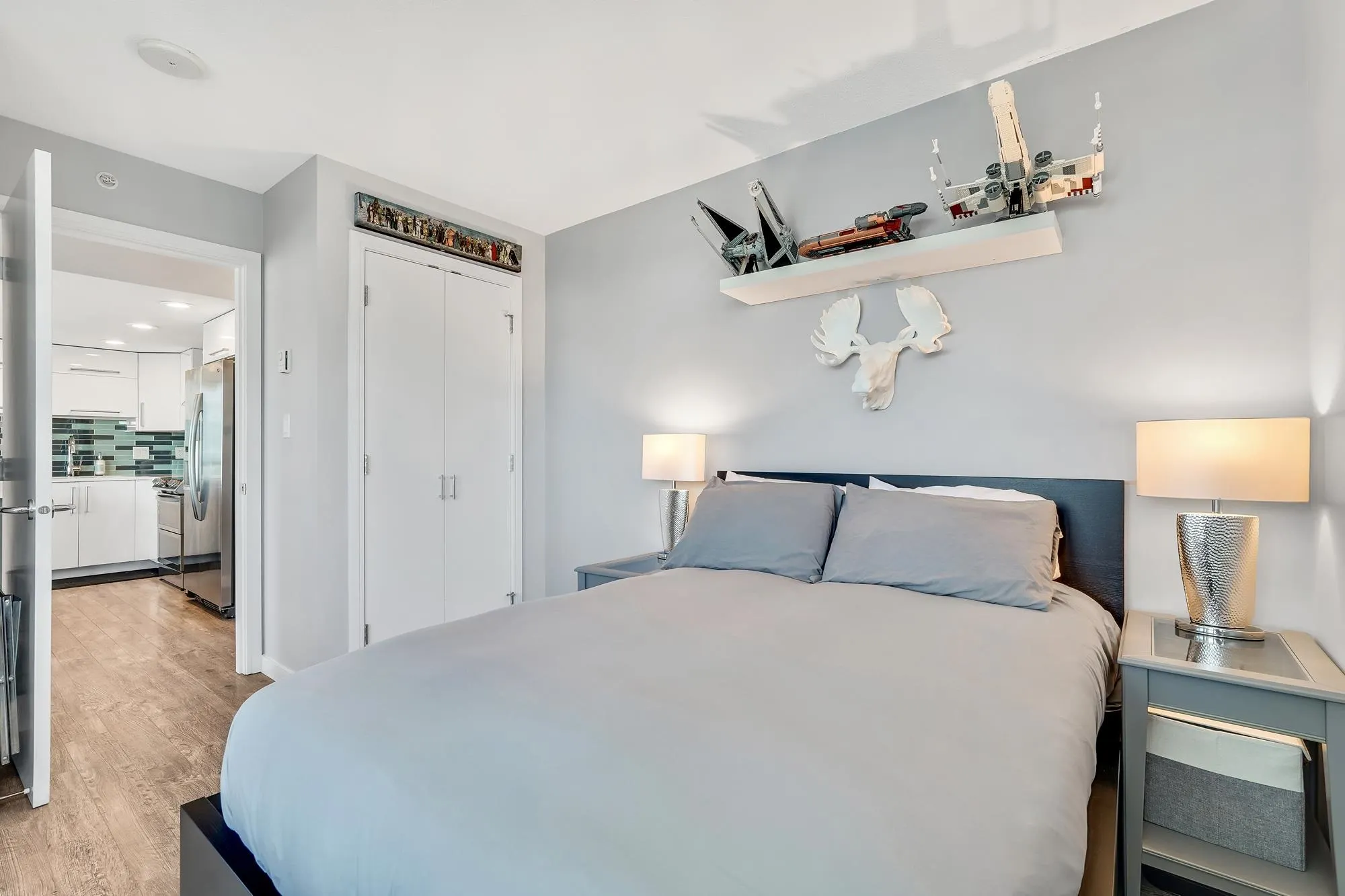 2406 4400 Buchanan Street