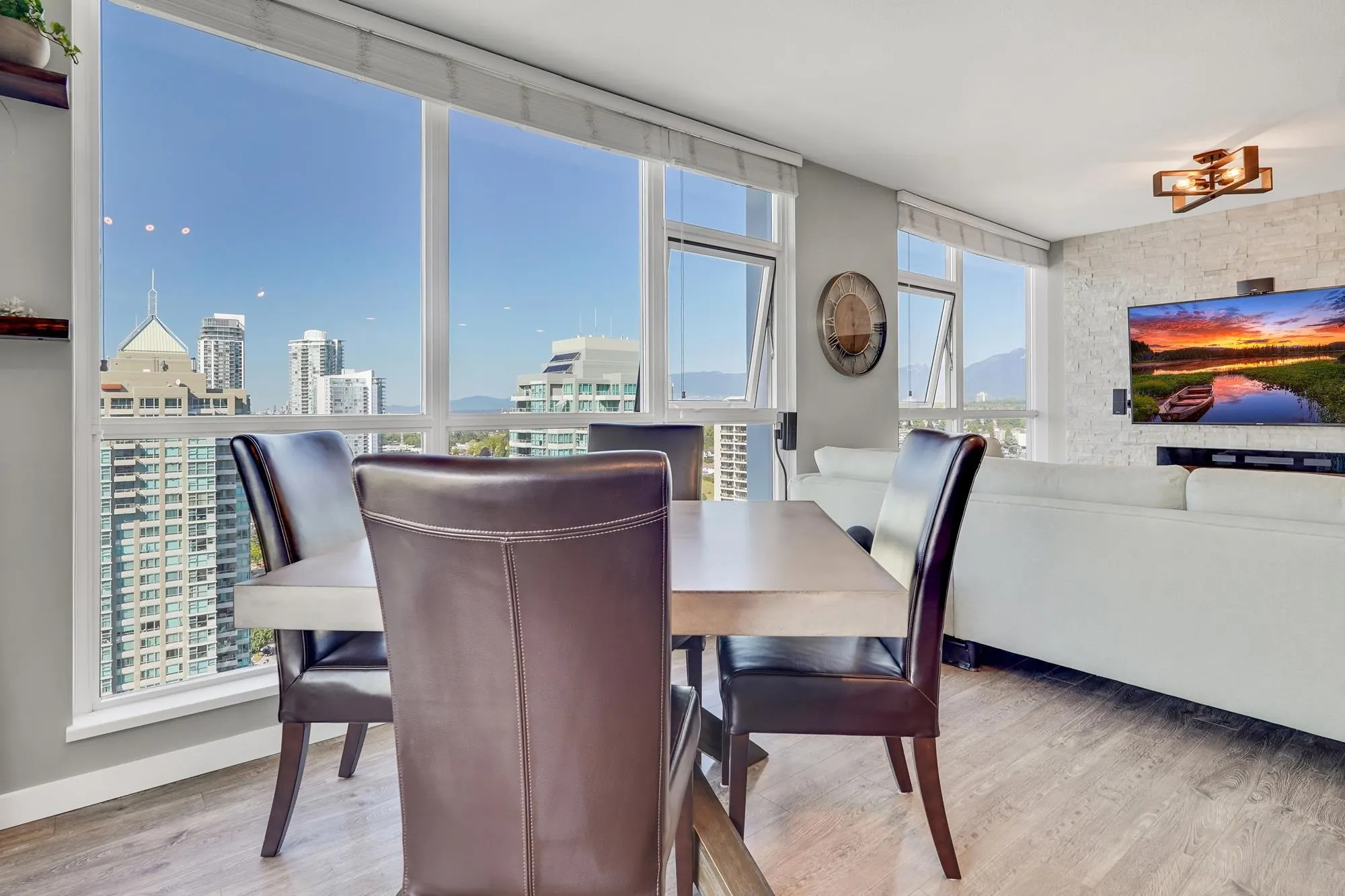 2406 4400 Buchanan Street