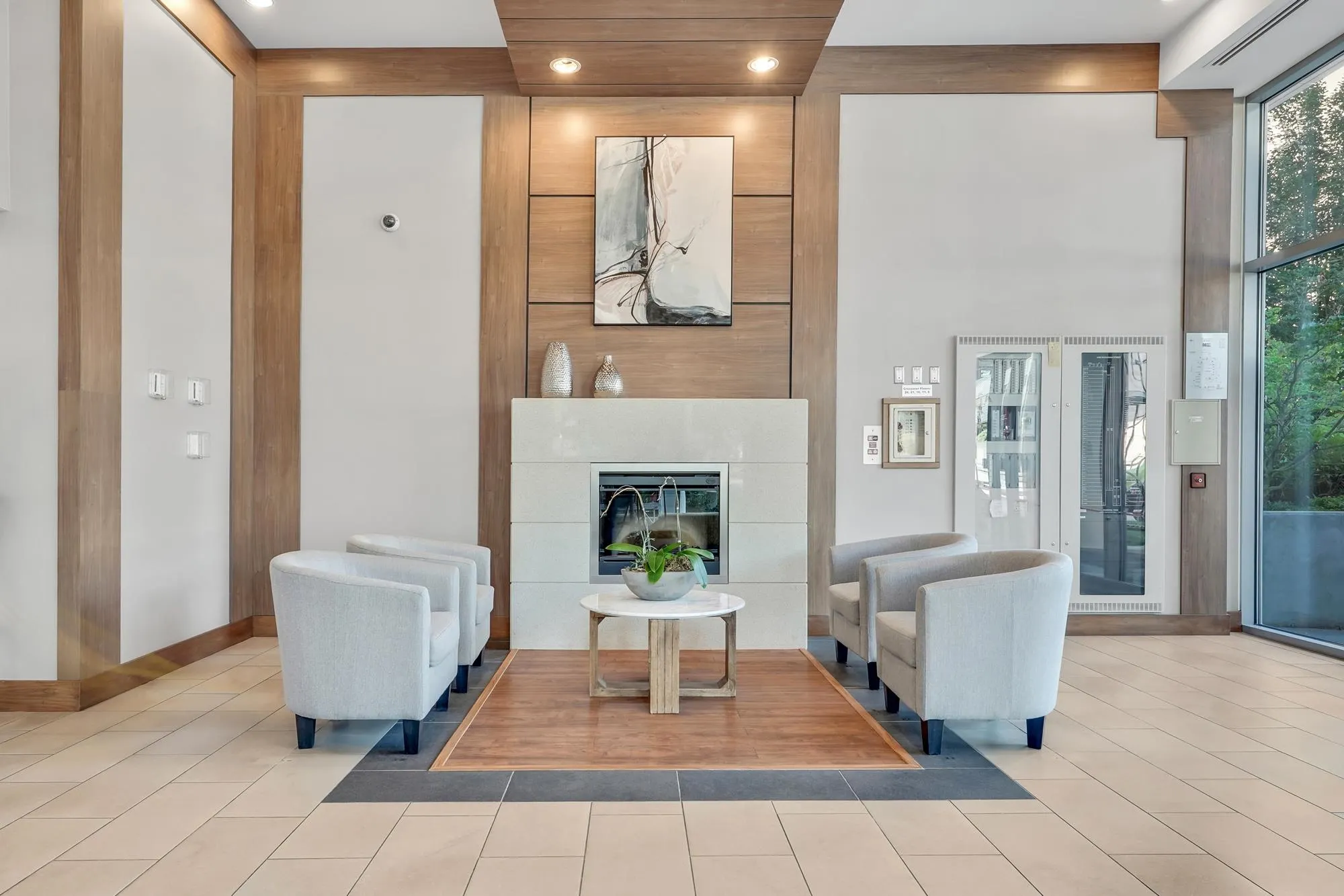 2406 4400 Buchanan Street