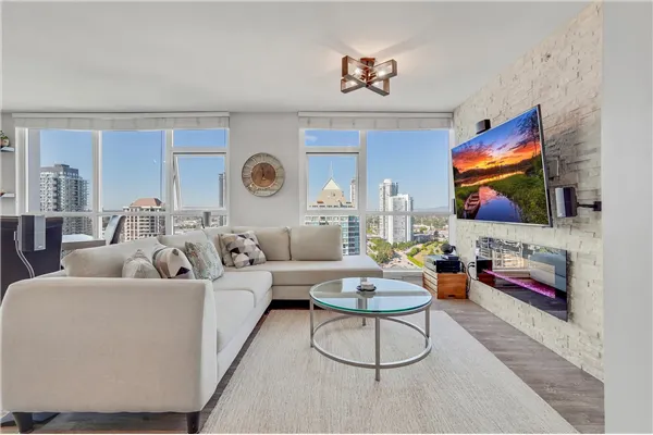 2406 4400 Buchanan Street