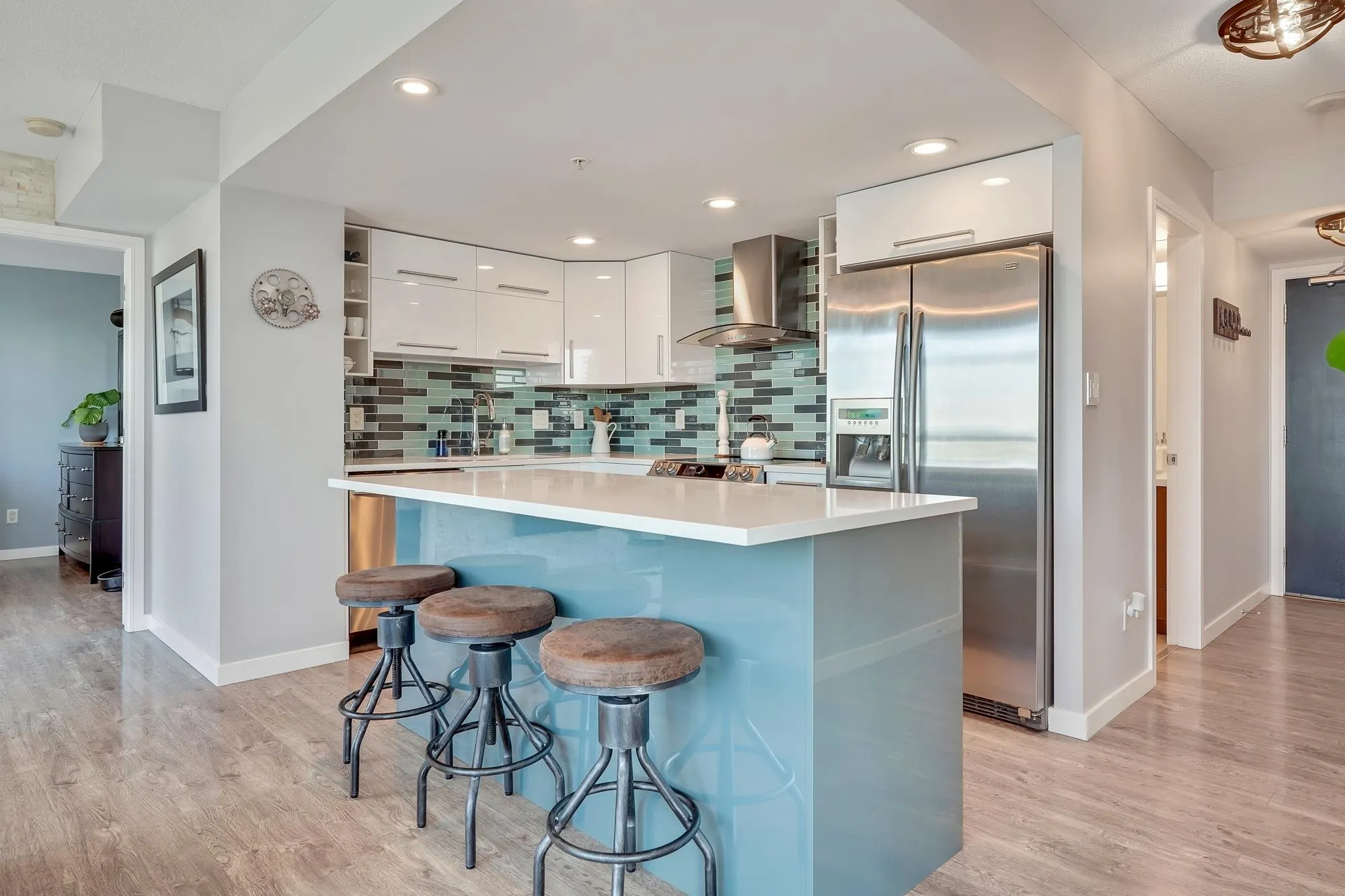 2406 4400 Buchanan Street