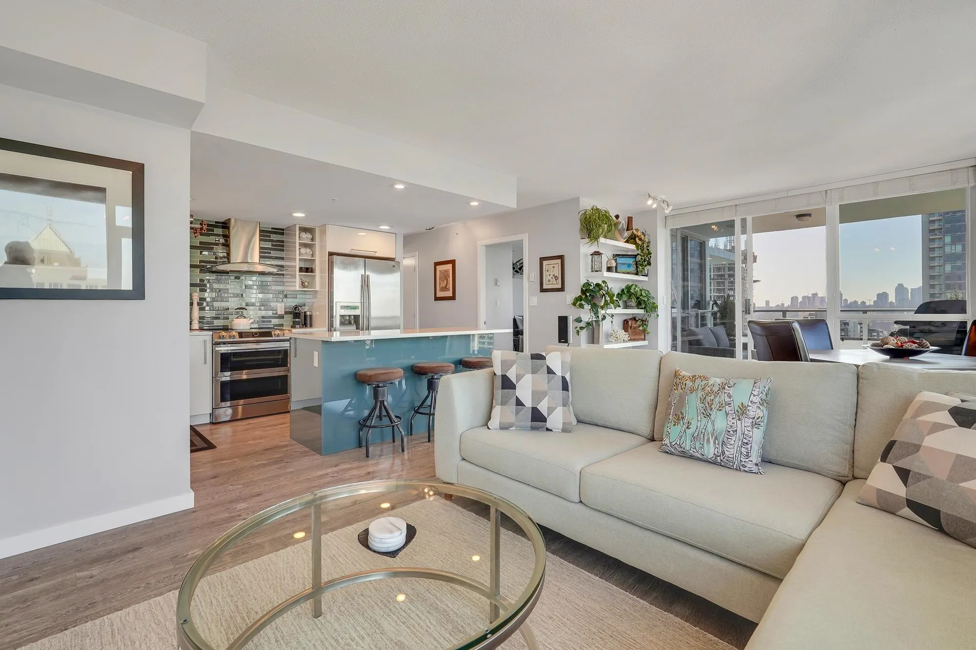 2406 4400 Buchanan Street