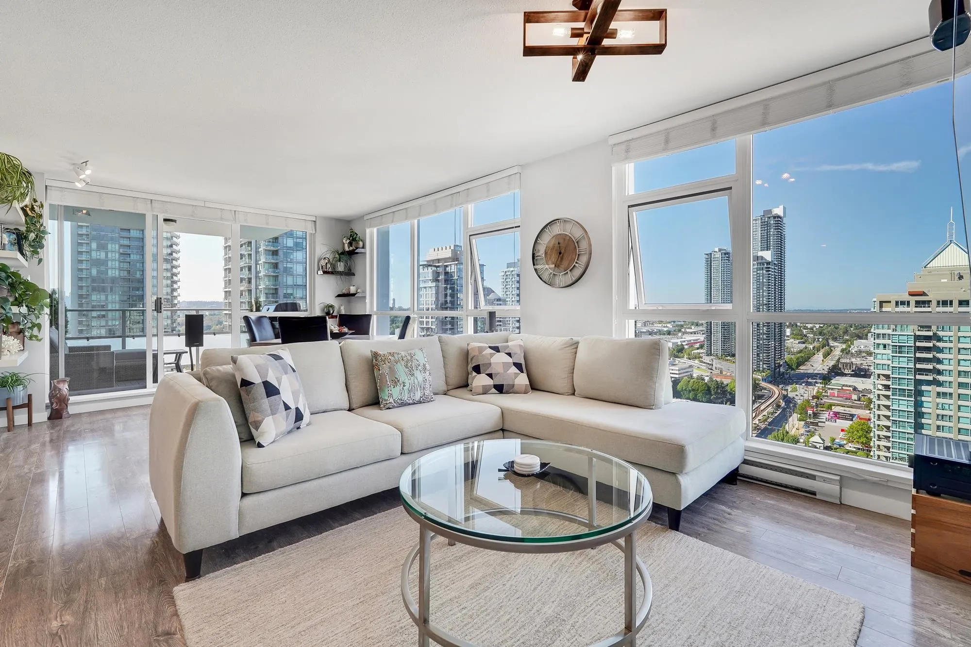 2406 4400 Buchanan Street