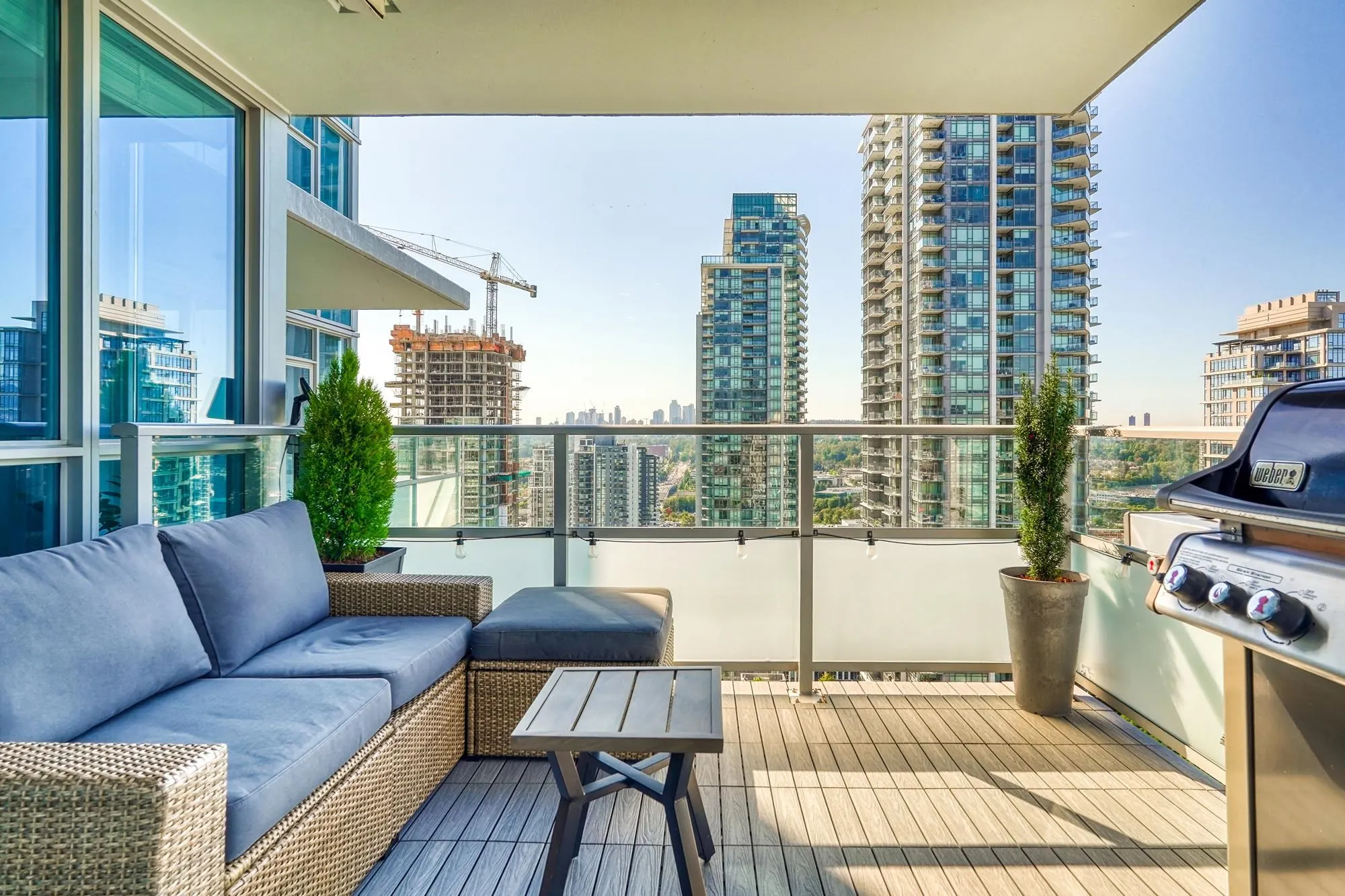 2406 4400 Buchanan Street