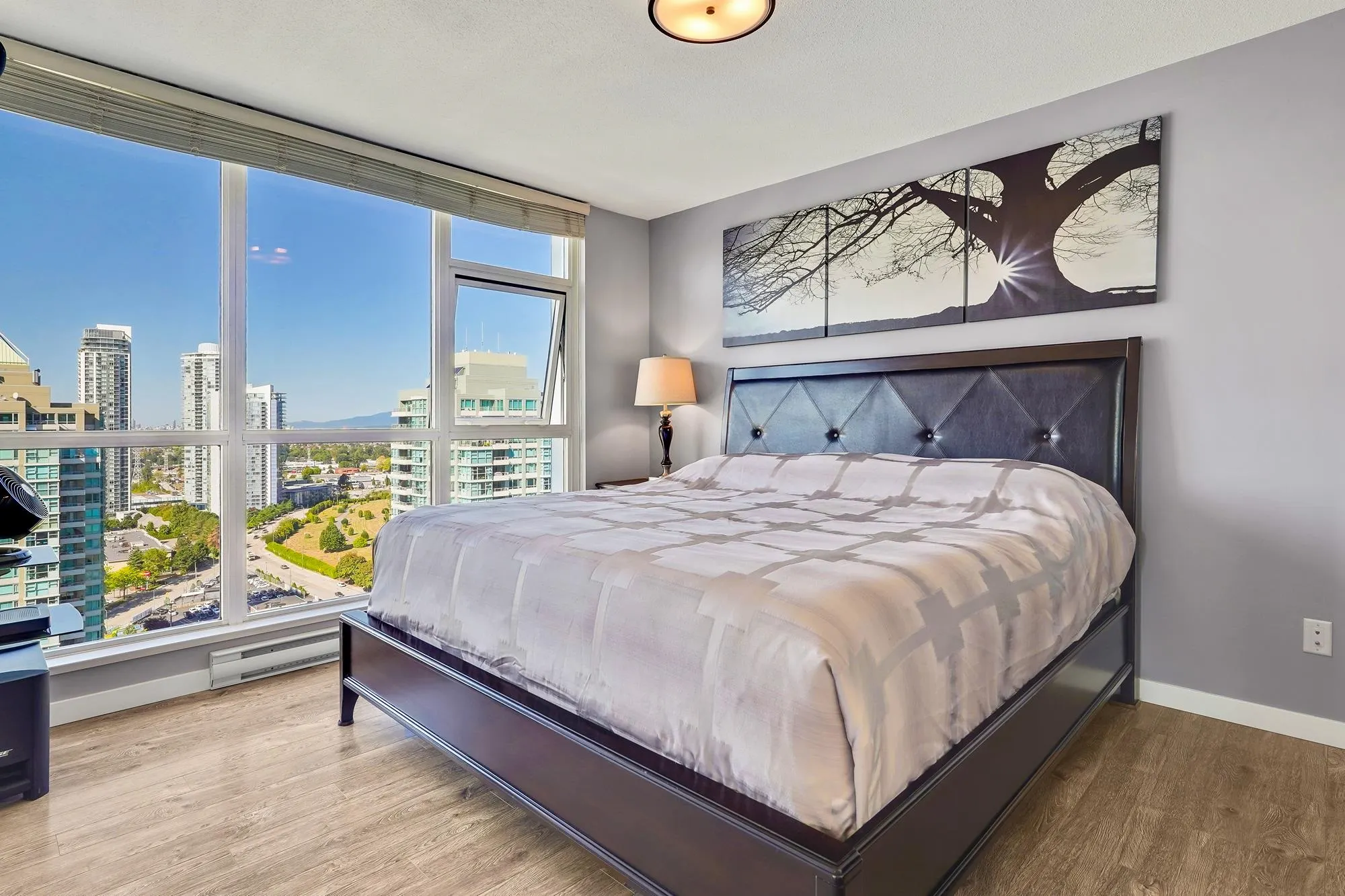 2406 4400 Buchanan Street