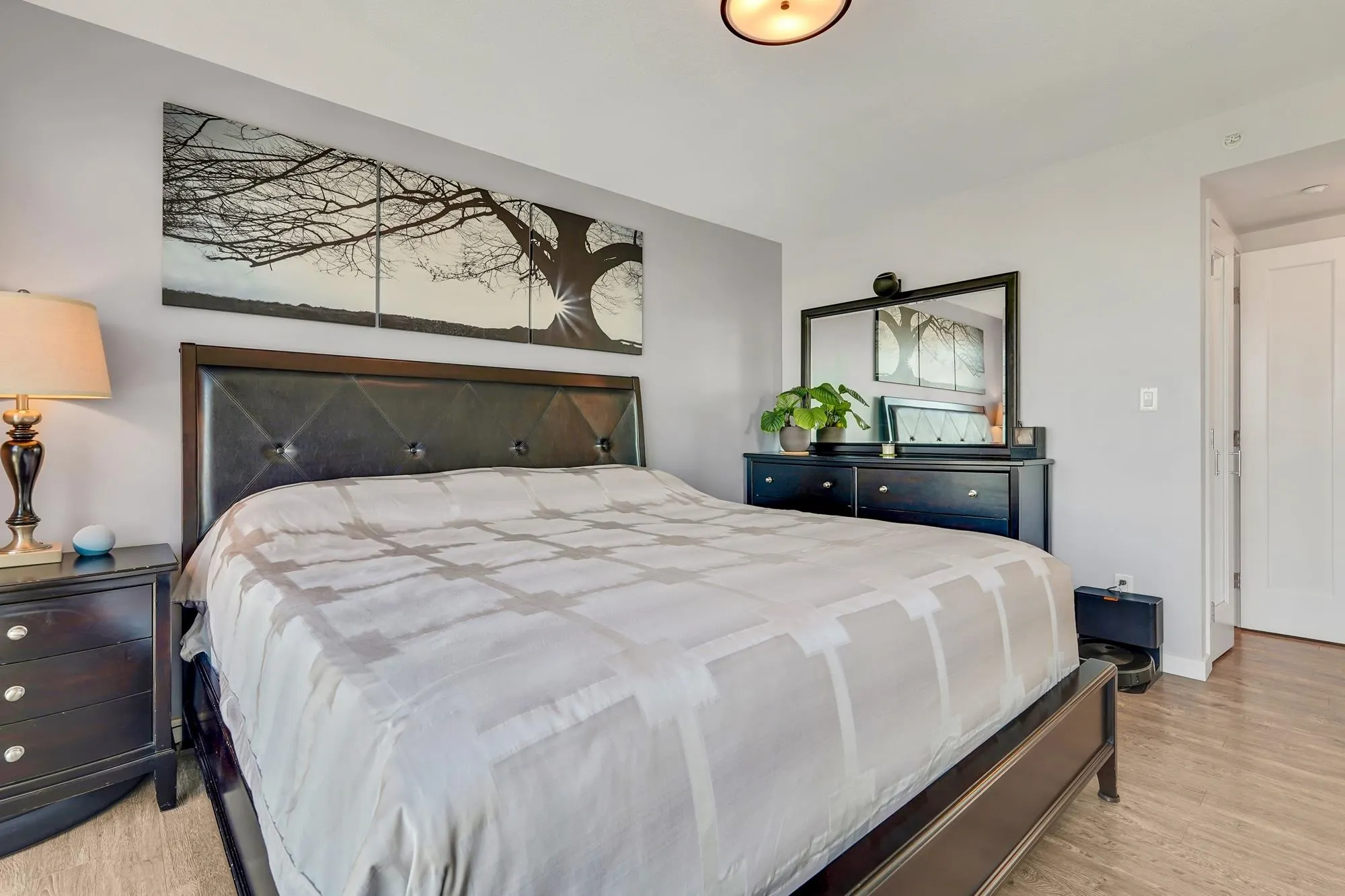 2406 4400 Buchanan Street