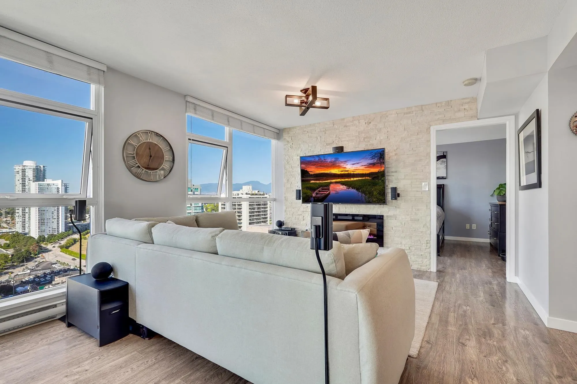 2406 4400 Buchanan Street