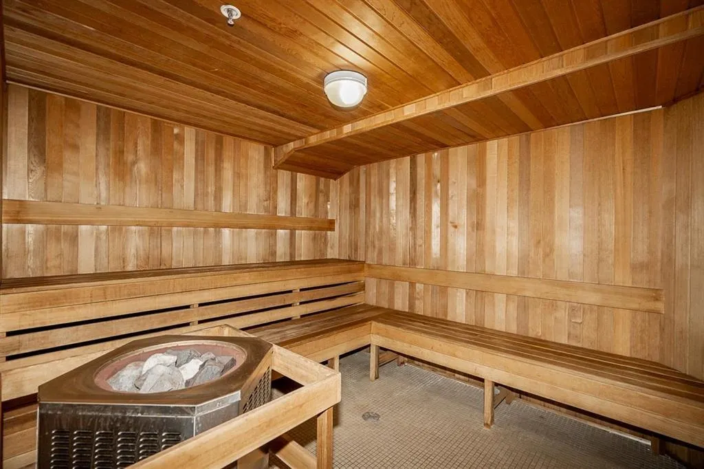 2406 4400 Buchanan Street