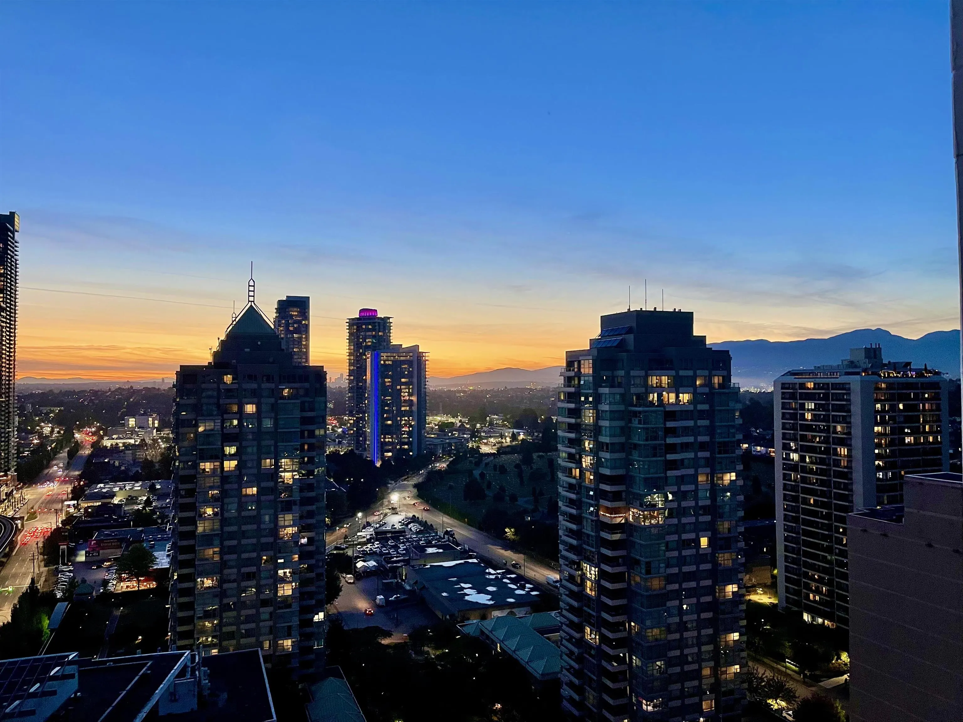 2406 4400 Buchanan Street